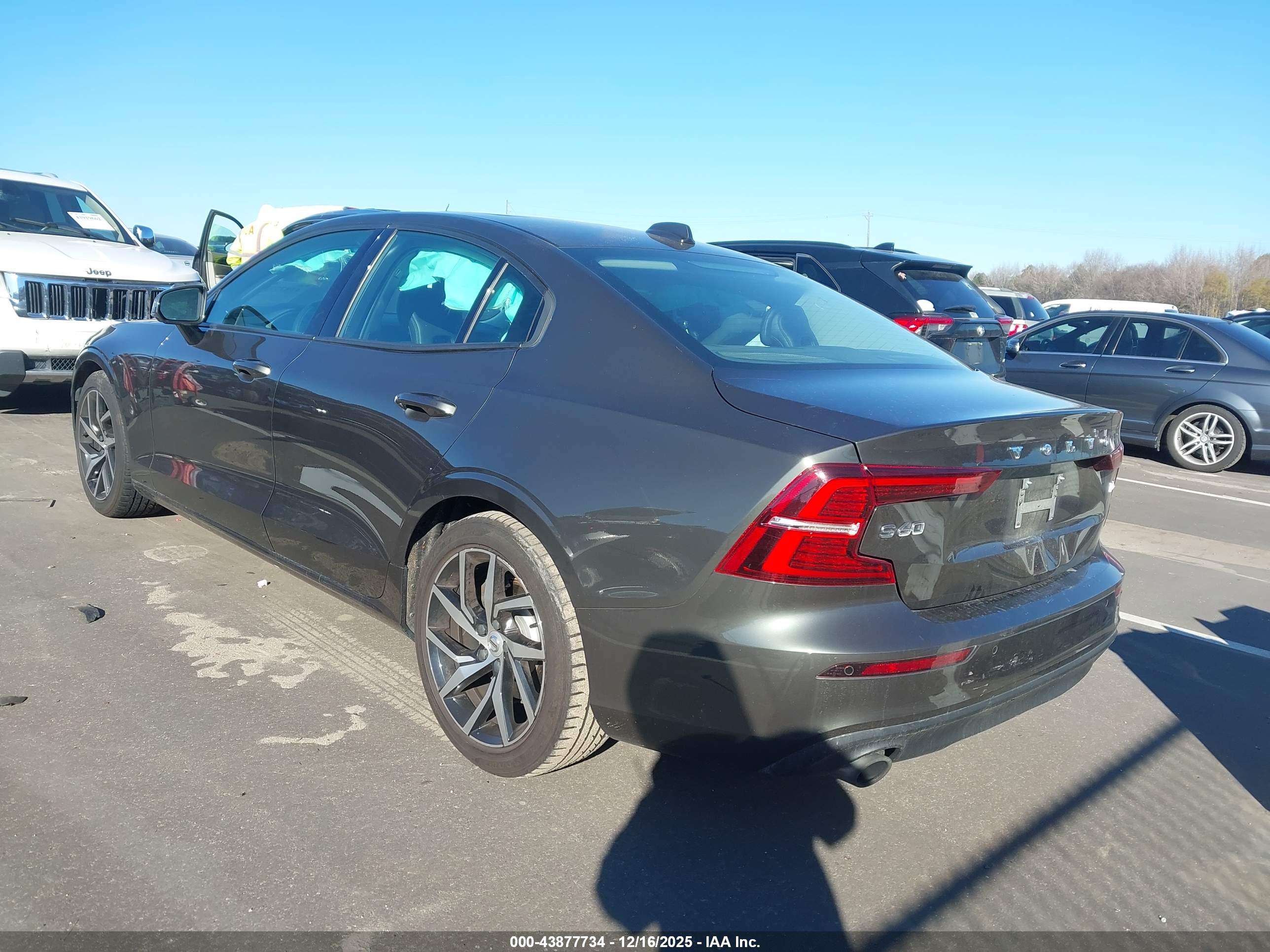 VOLVO S60 image 3