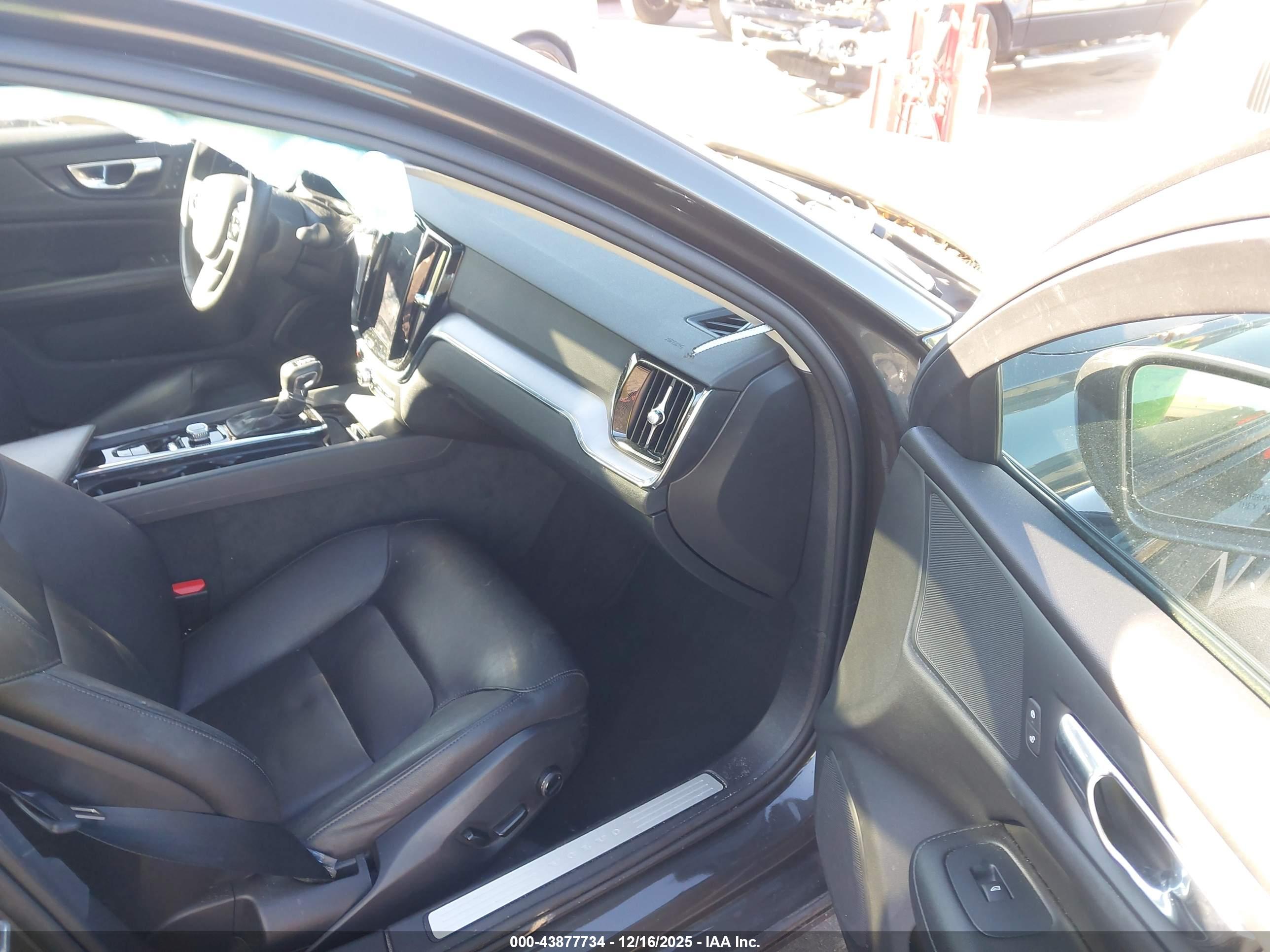 VOLVO S60 image 5