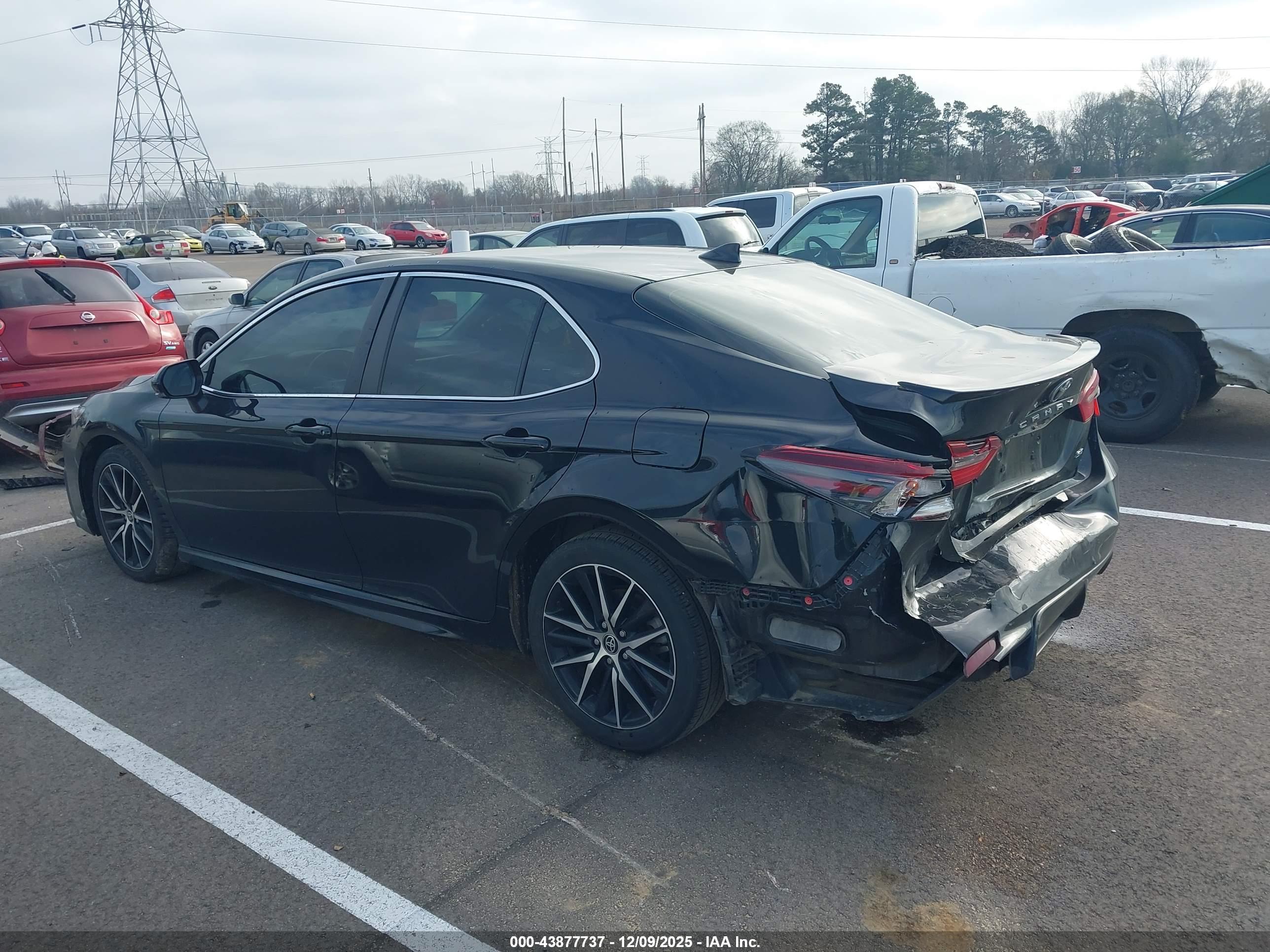 TOYOTA CAMRY image 3