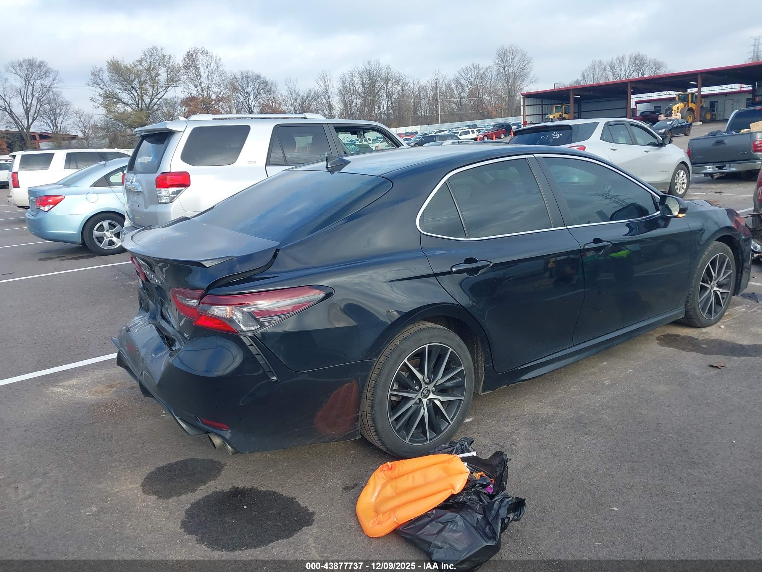 TOYOTA CAMRY image 4