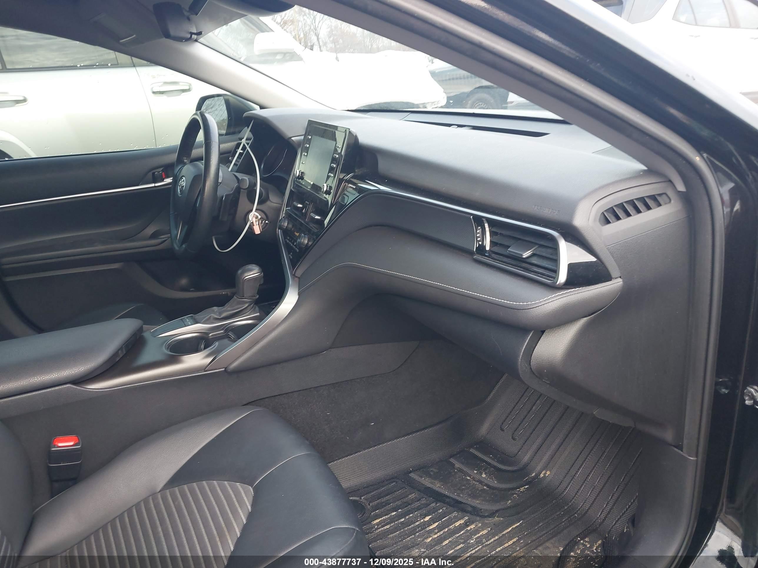 TOYOTA CAMRY image 5