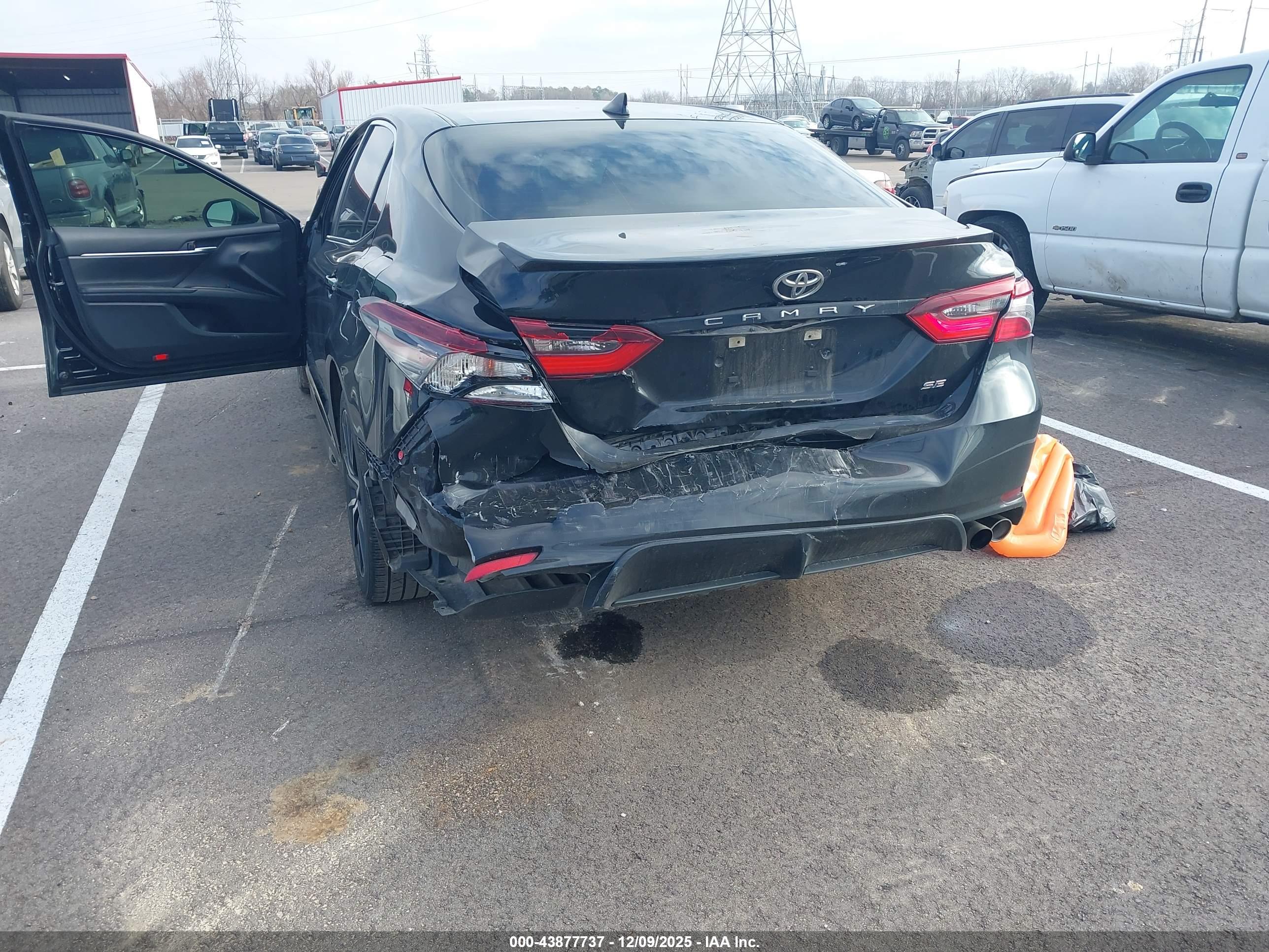 TOYOTA CAMRY image 6