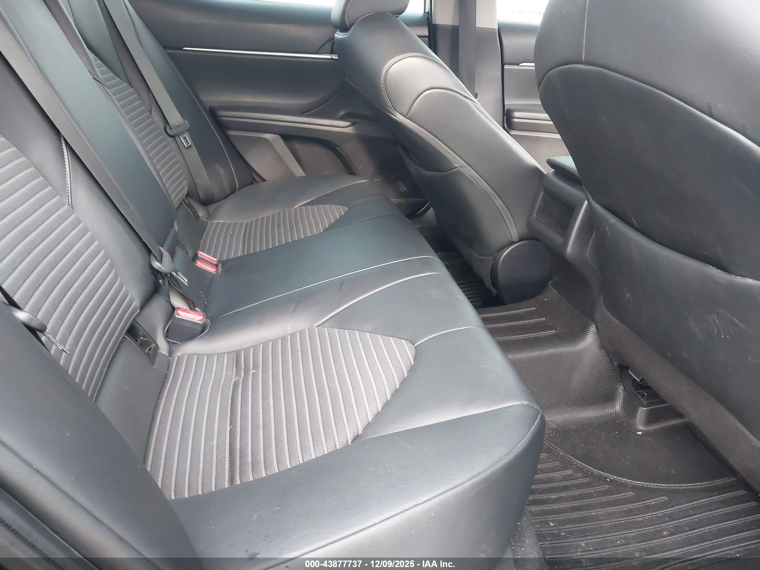 TOYOTA CAMRY image 8