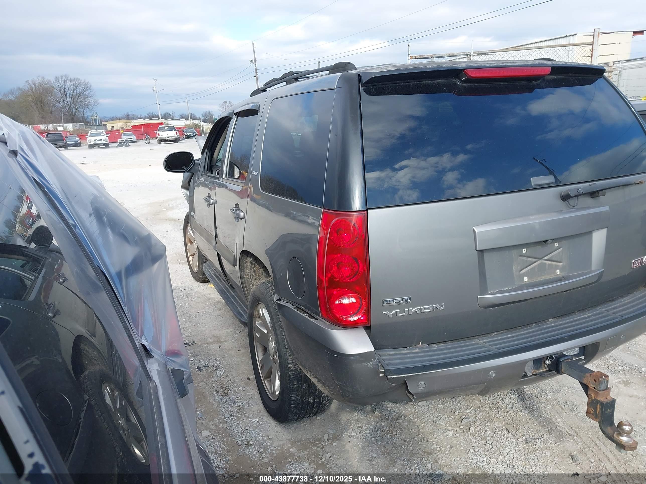 GMC YUKON image 3