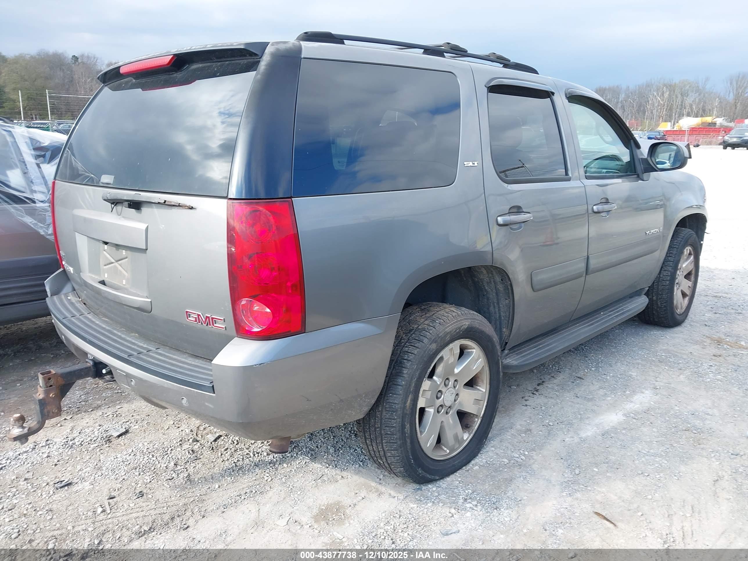 GMC YUKON image 4