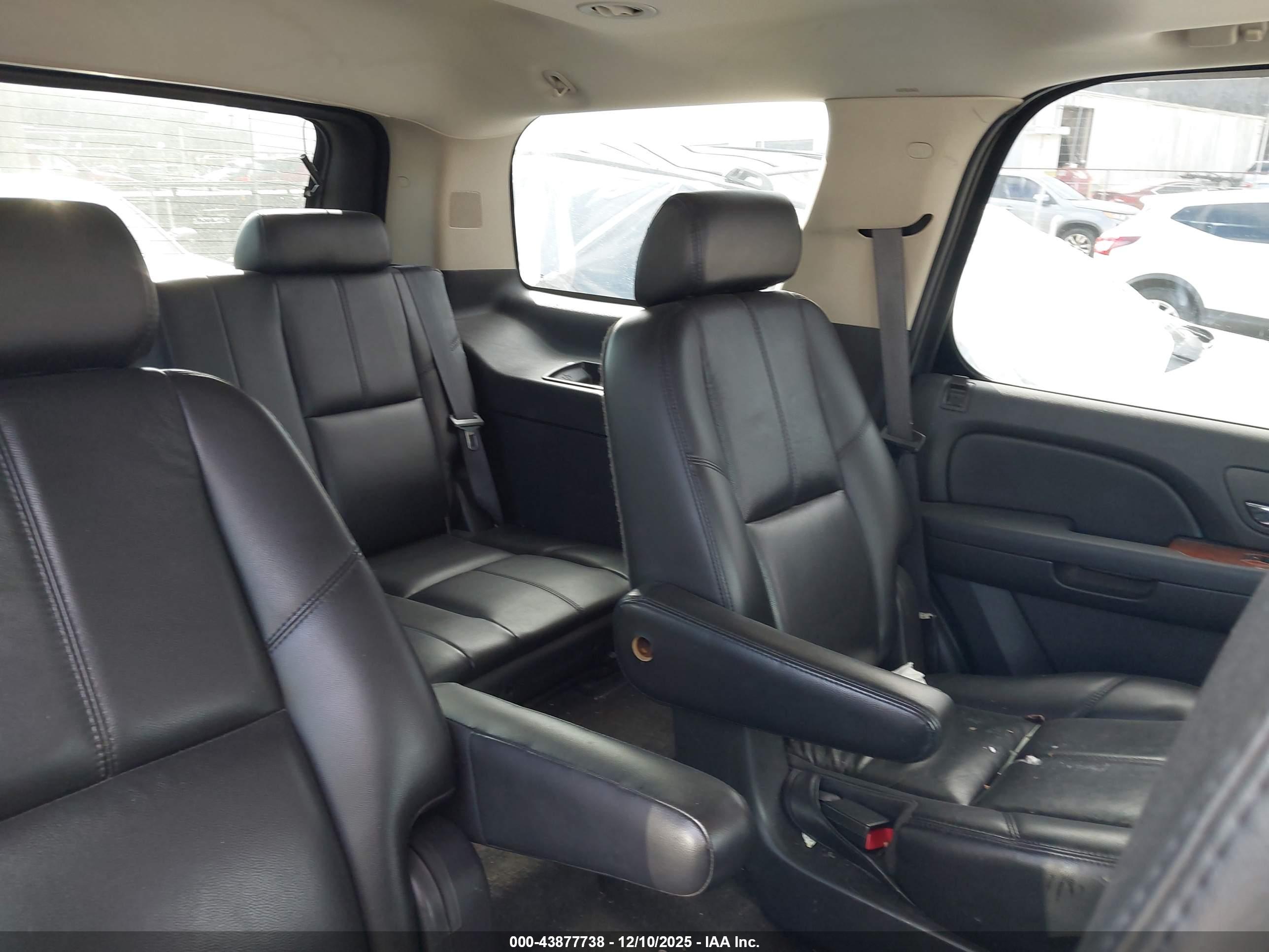 GMC YUKON image 8