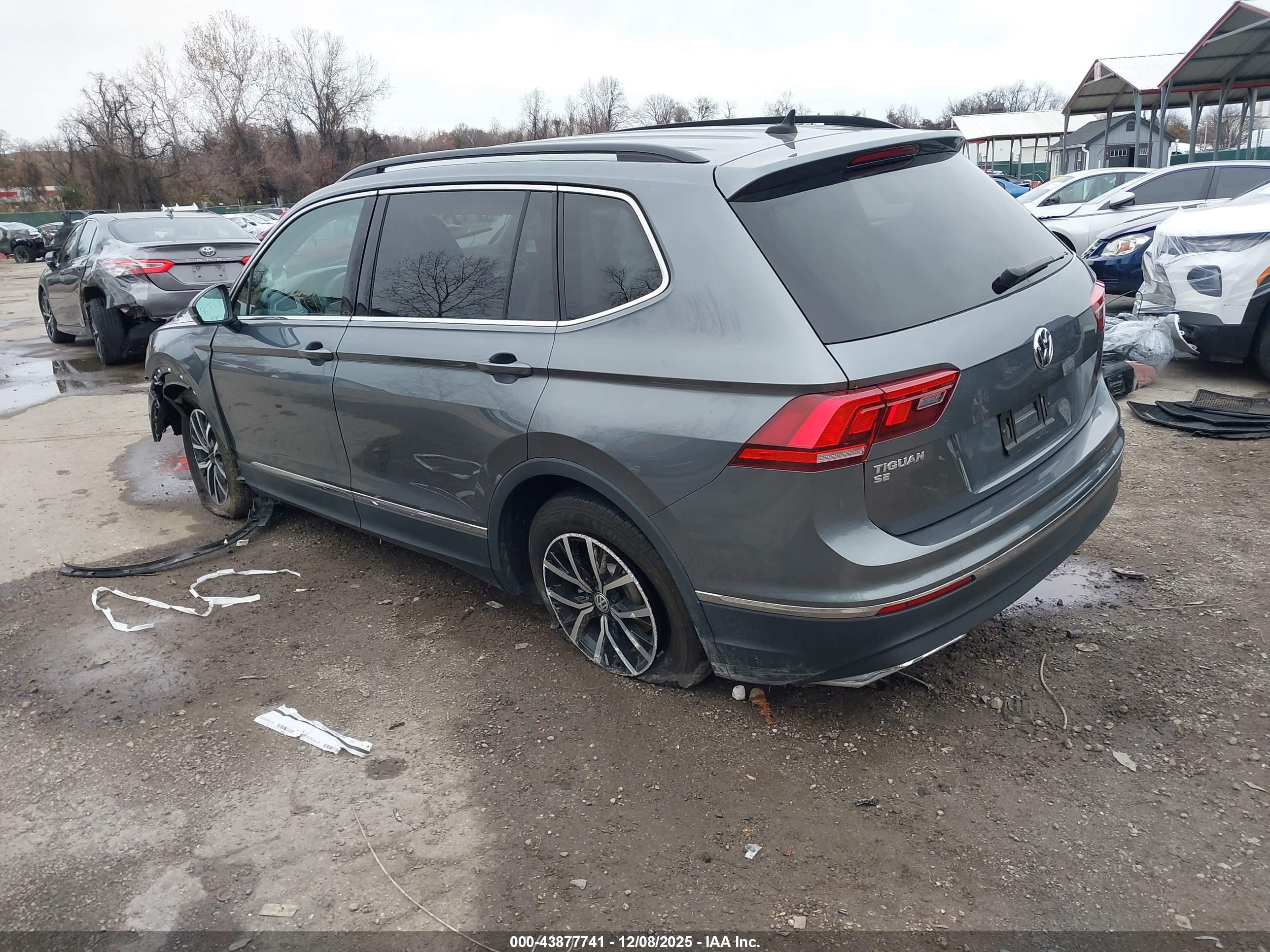 VOLKSWAGEN TIGUAN image 3