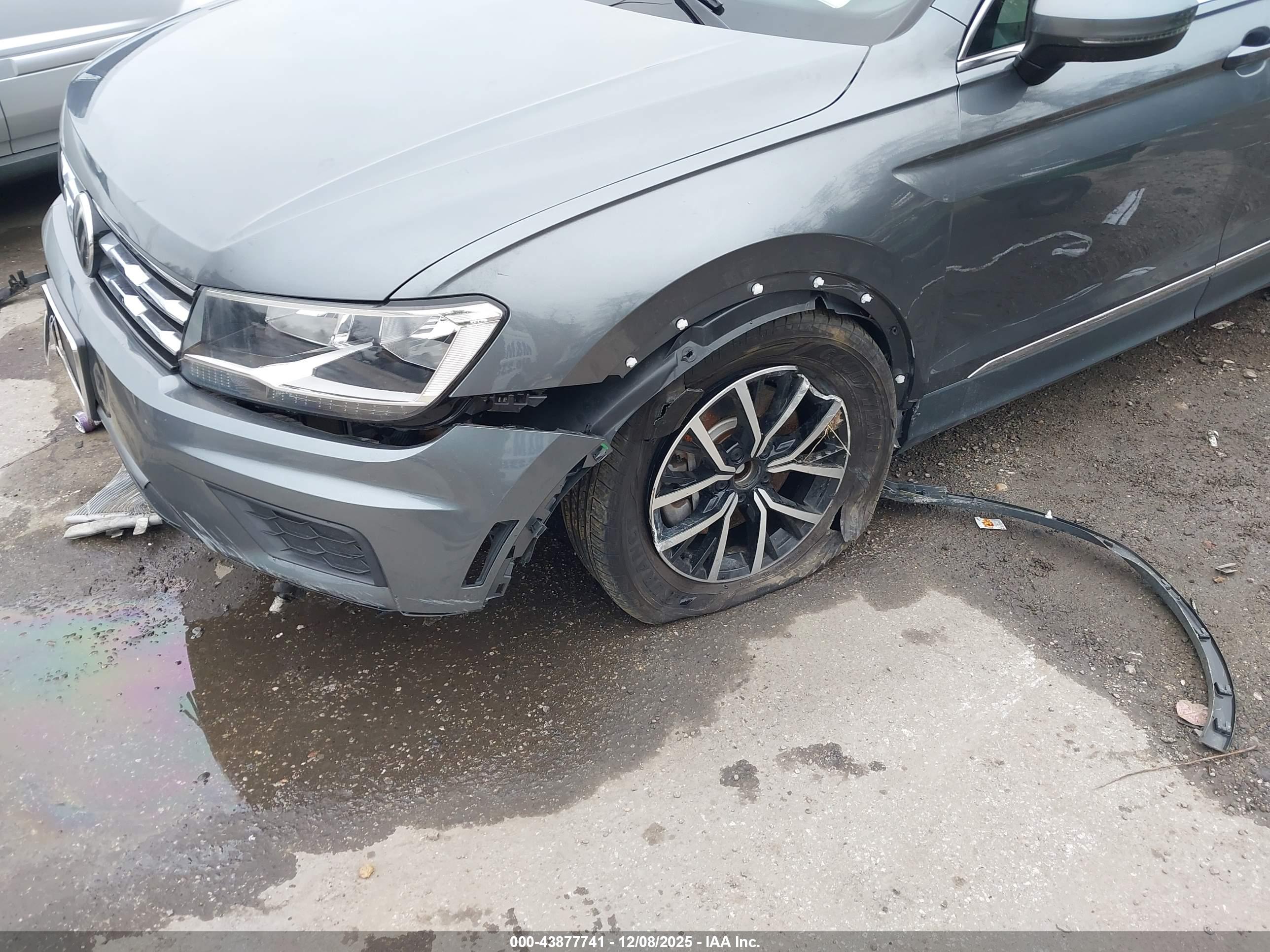 VOLKSWAGEN TIGUAN image 6