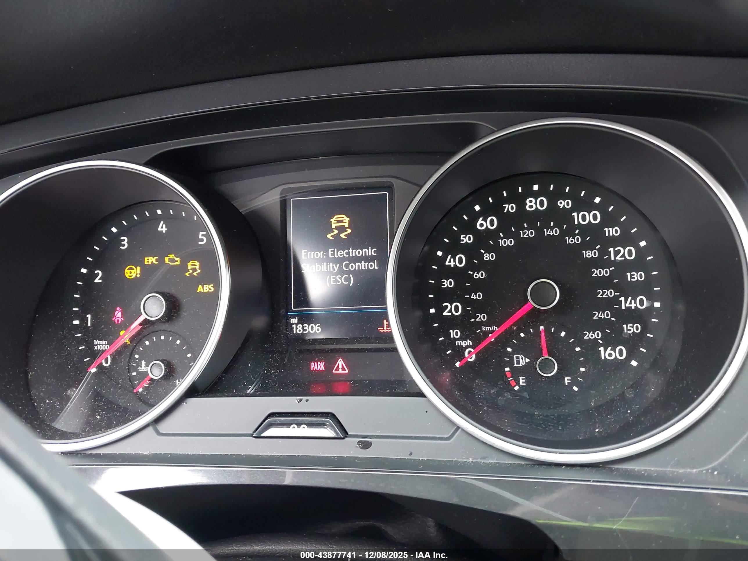 VOLKSWAGEN TIGUAN image 7