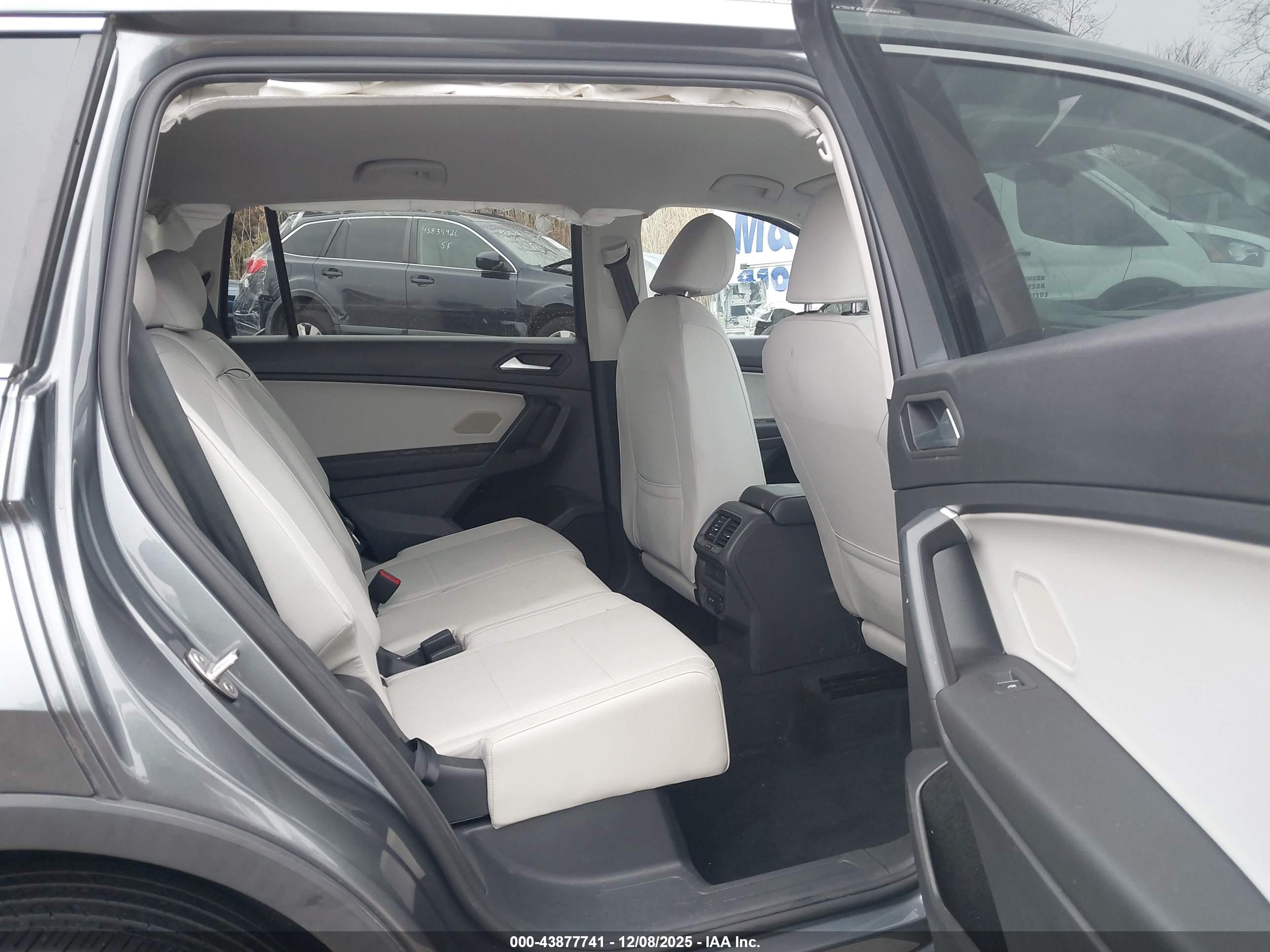 VOLKSWAGEN TIGUAN image 8