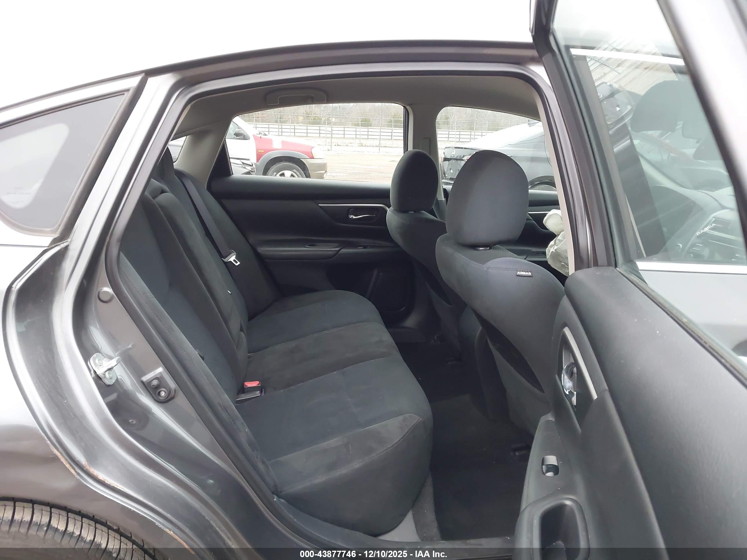 NISSAN ALTIMA image 8