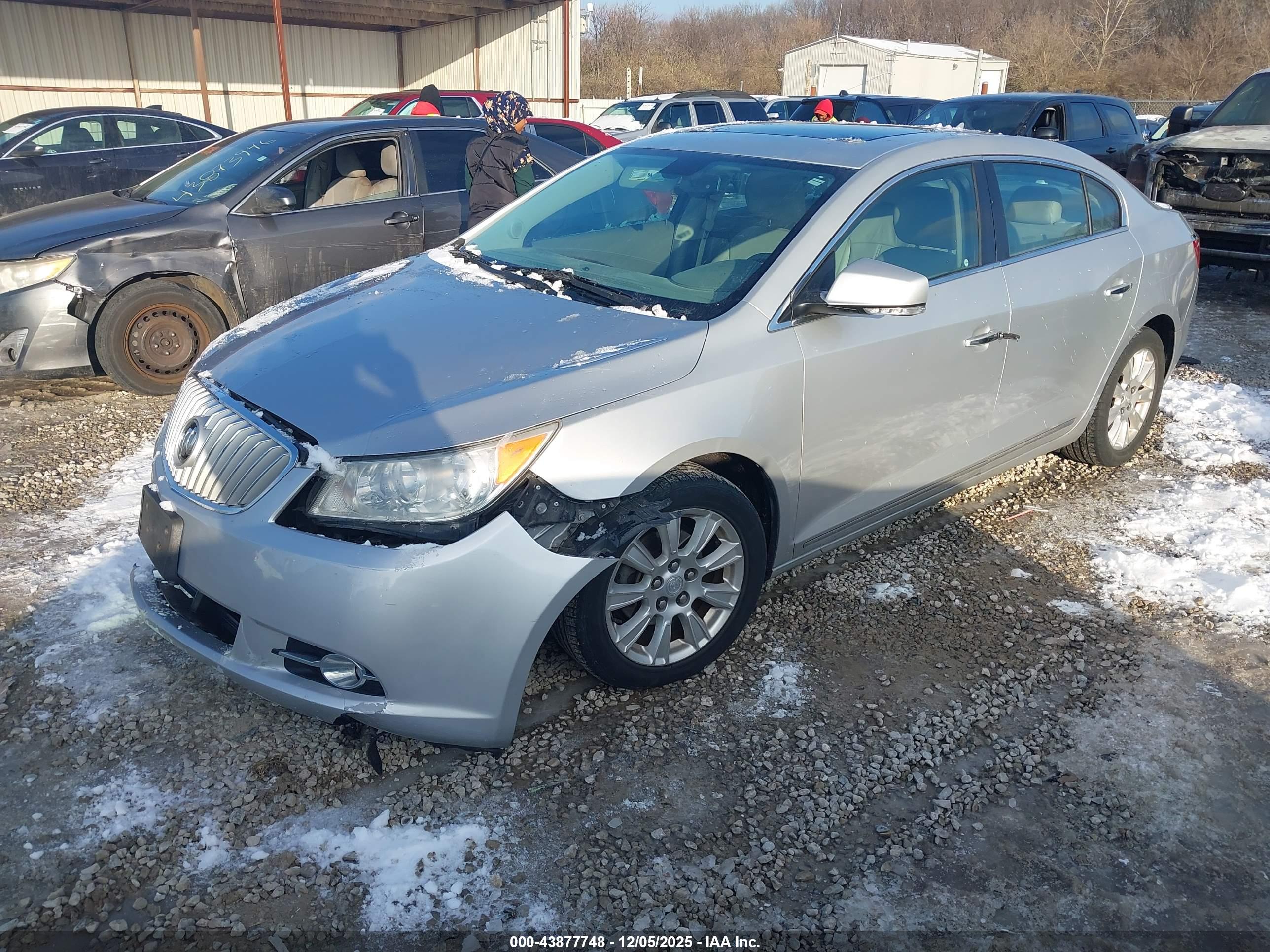 BUICK LACROSSE image 2