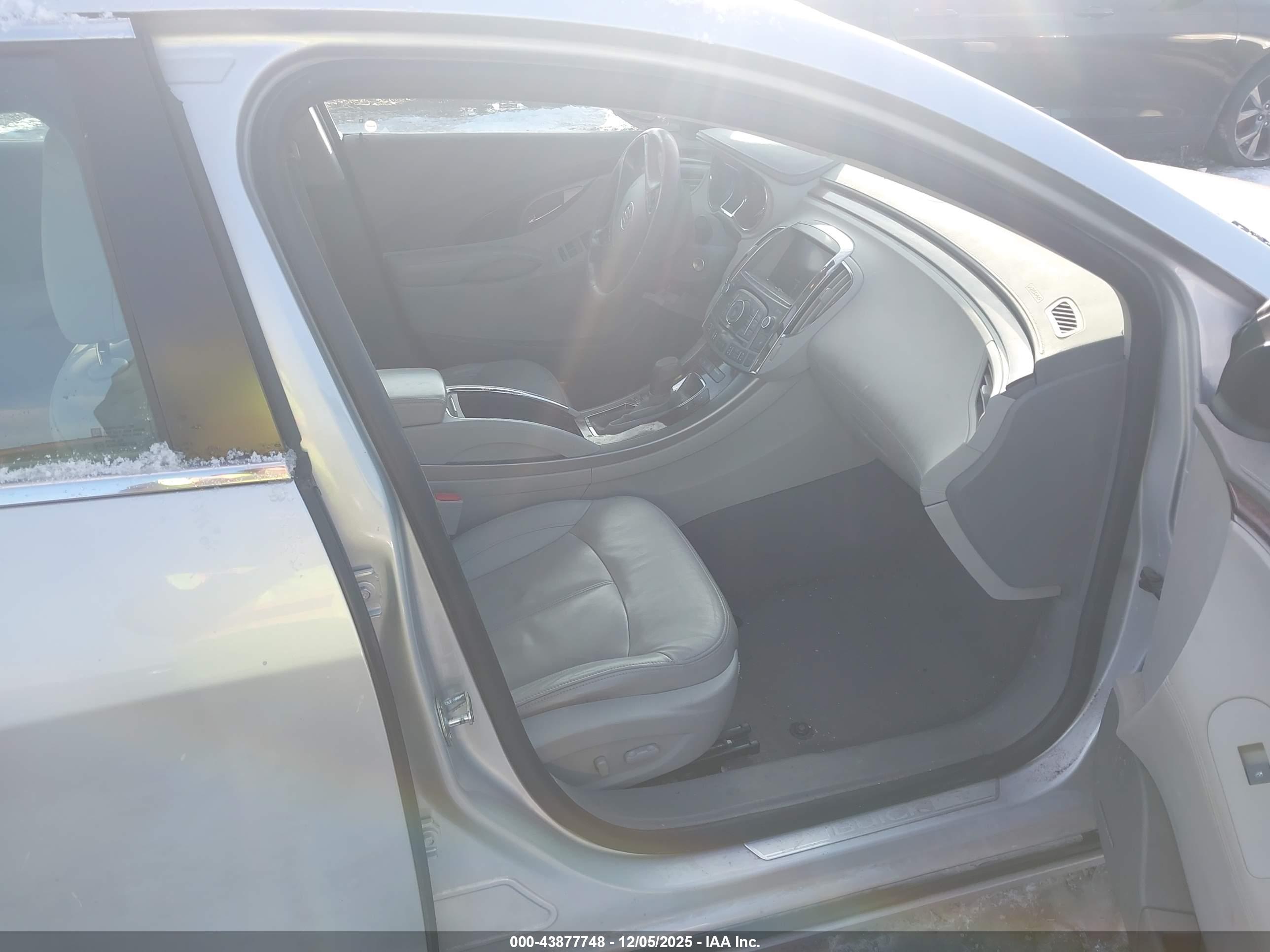 BUICK LACROSSE image 5