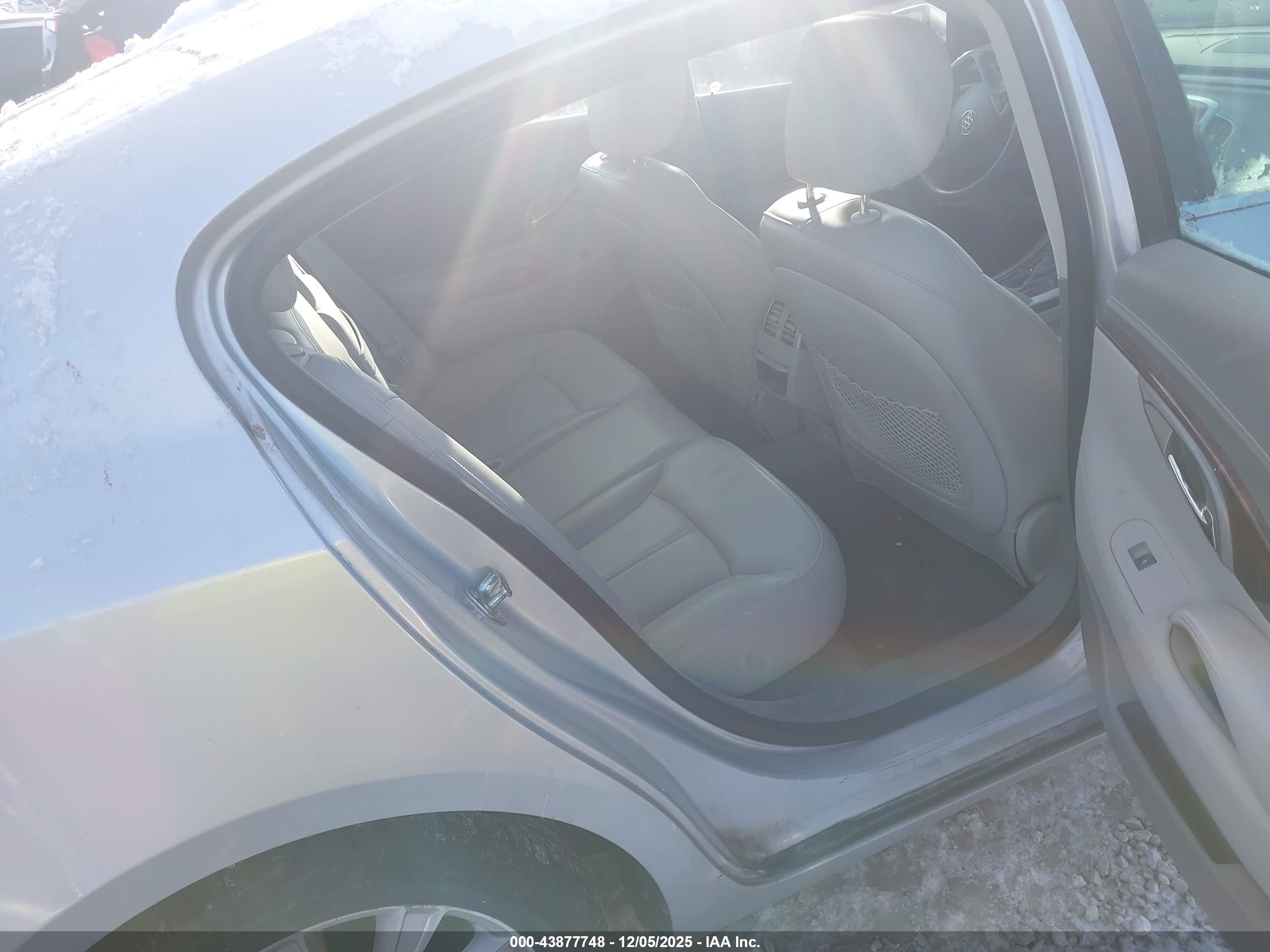 BUICK LACROSSE image 8