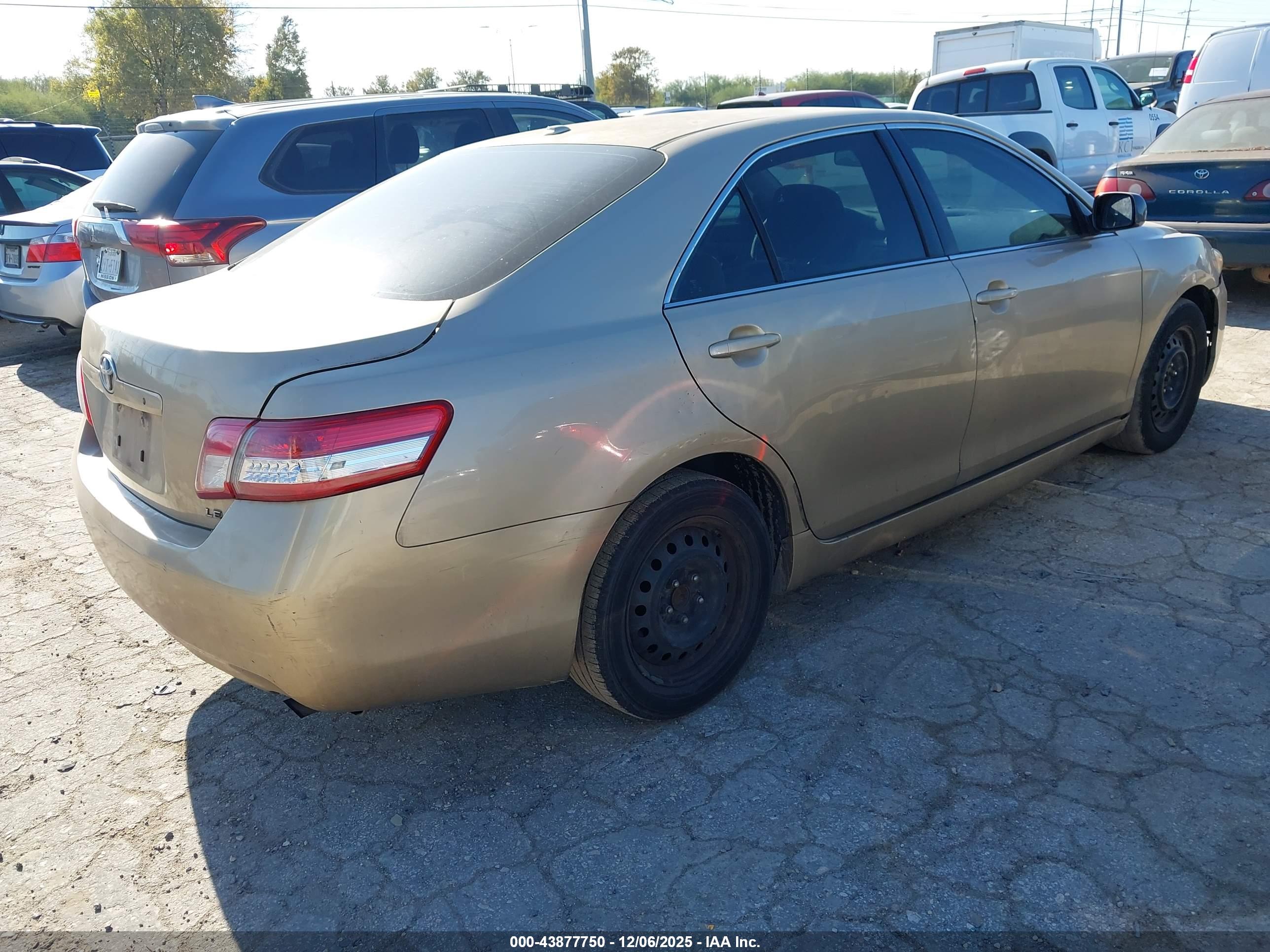 TOYOTA CAMRY image 4