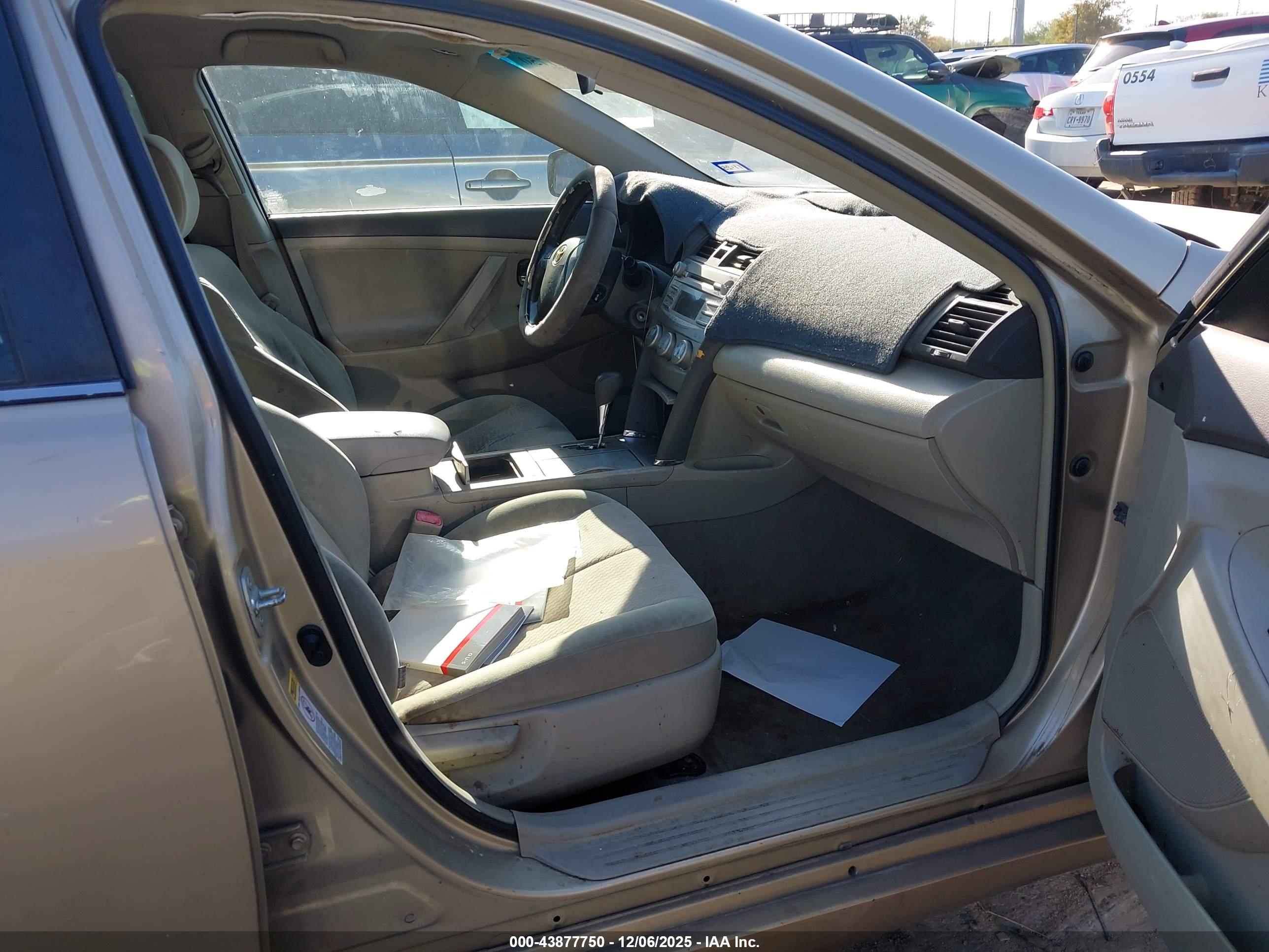 TOYOTA CAMRY image 5