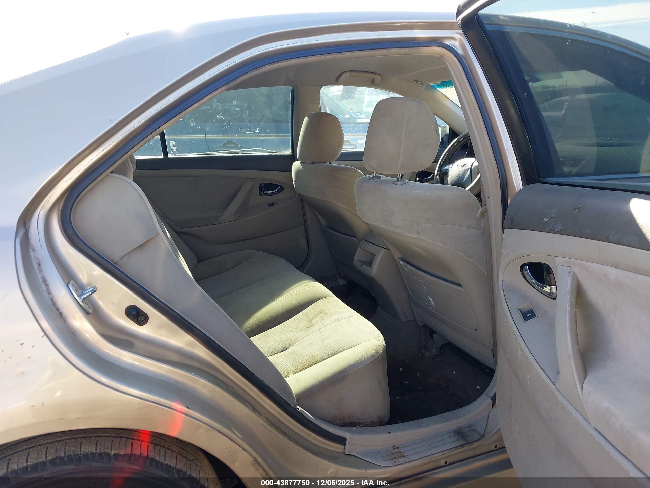 TOYOTA CAMRY image 8