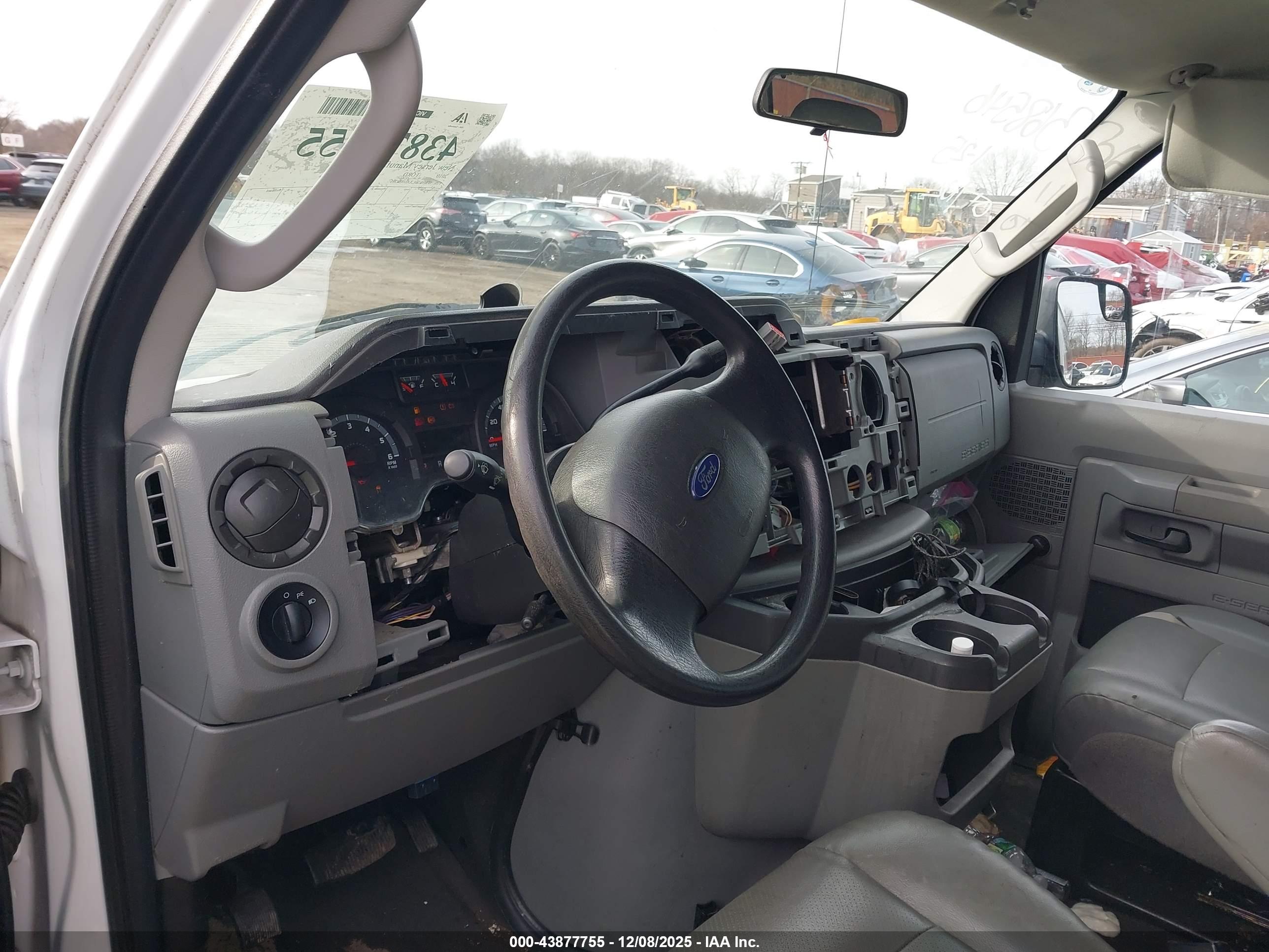FORD E-350 image 6