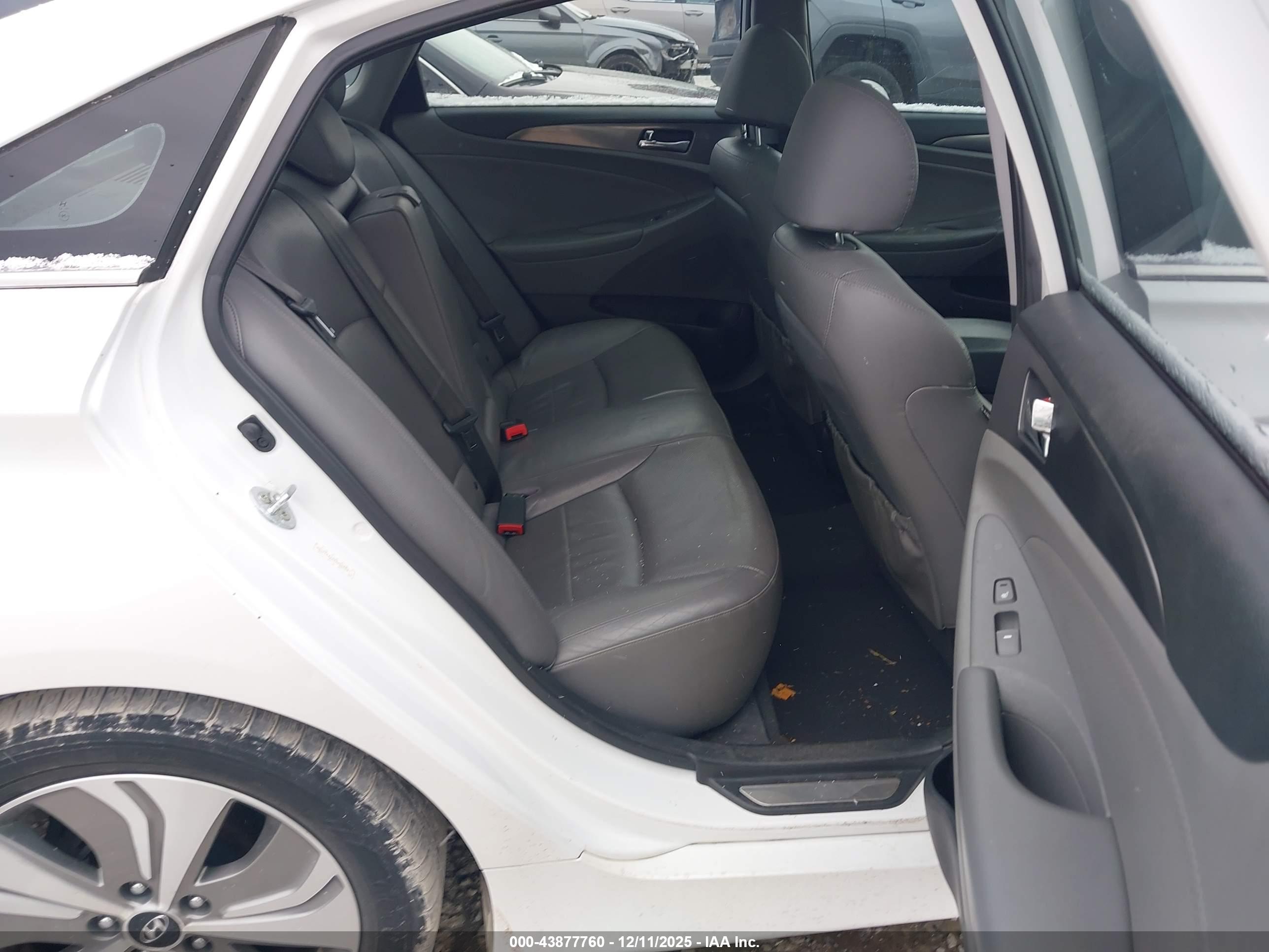 HYUNDAI SONATA image 8