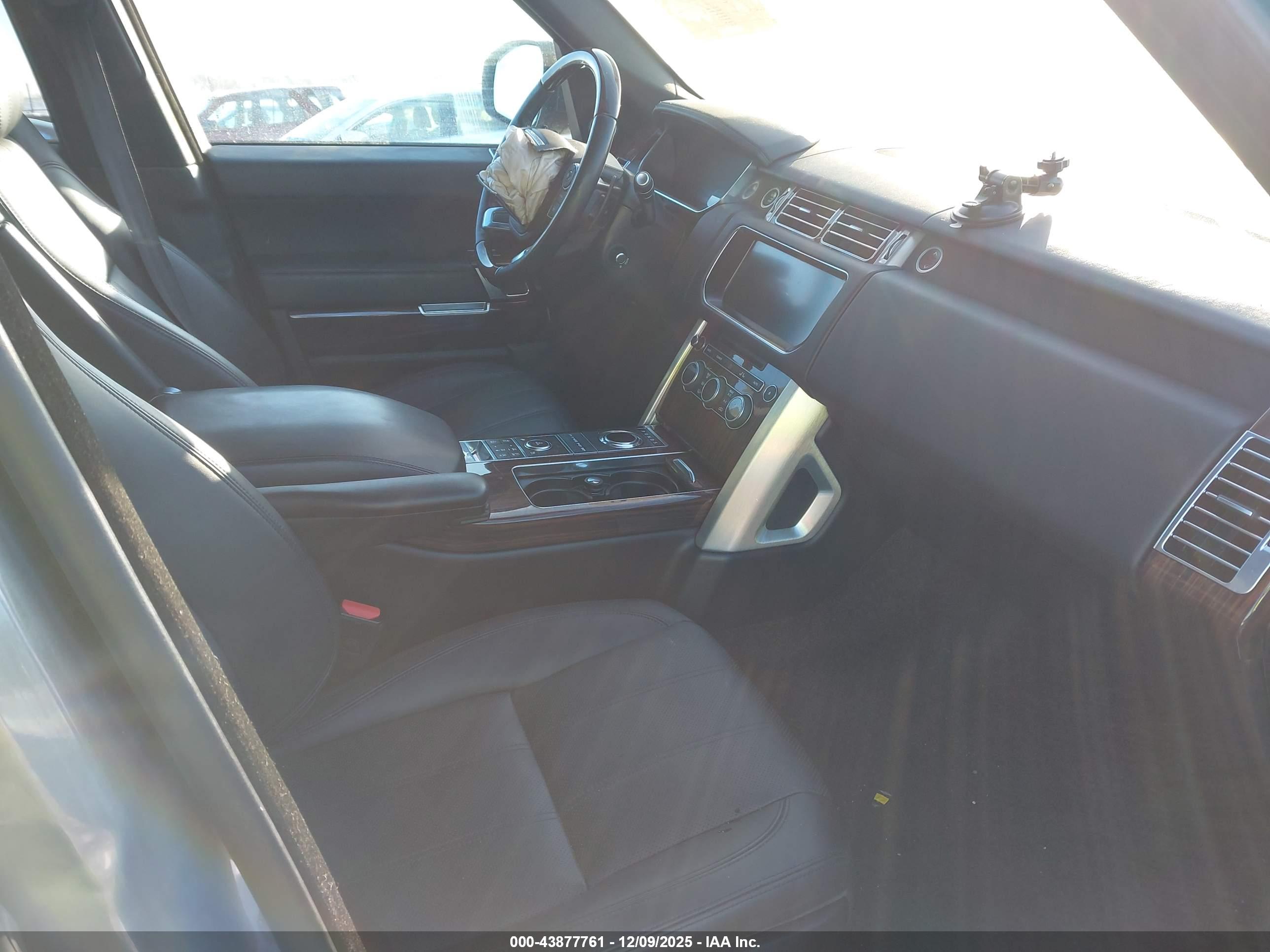 LAND ROVER image 5