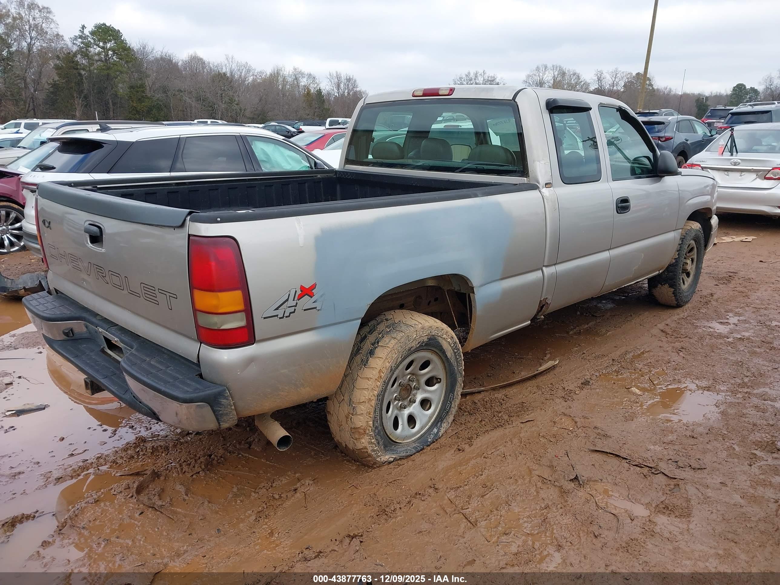 CHEVROLET SILVERADO image 4