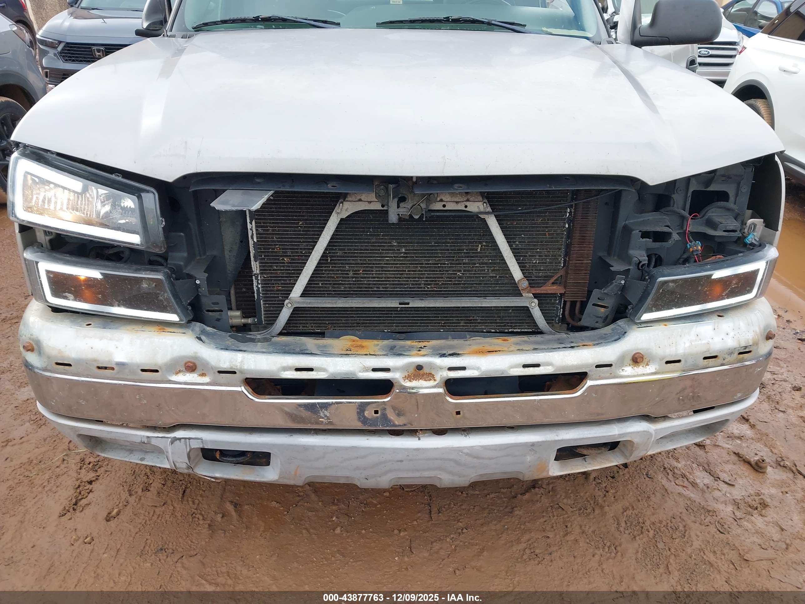 CHEVROLET SILVERADO image 6