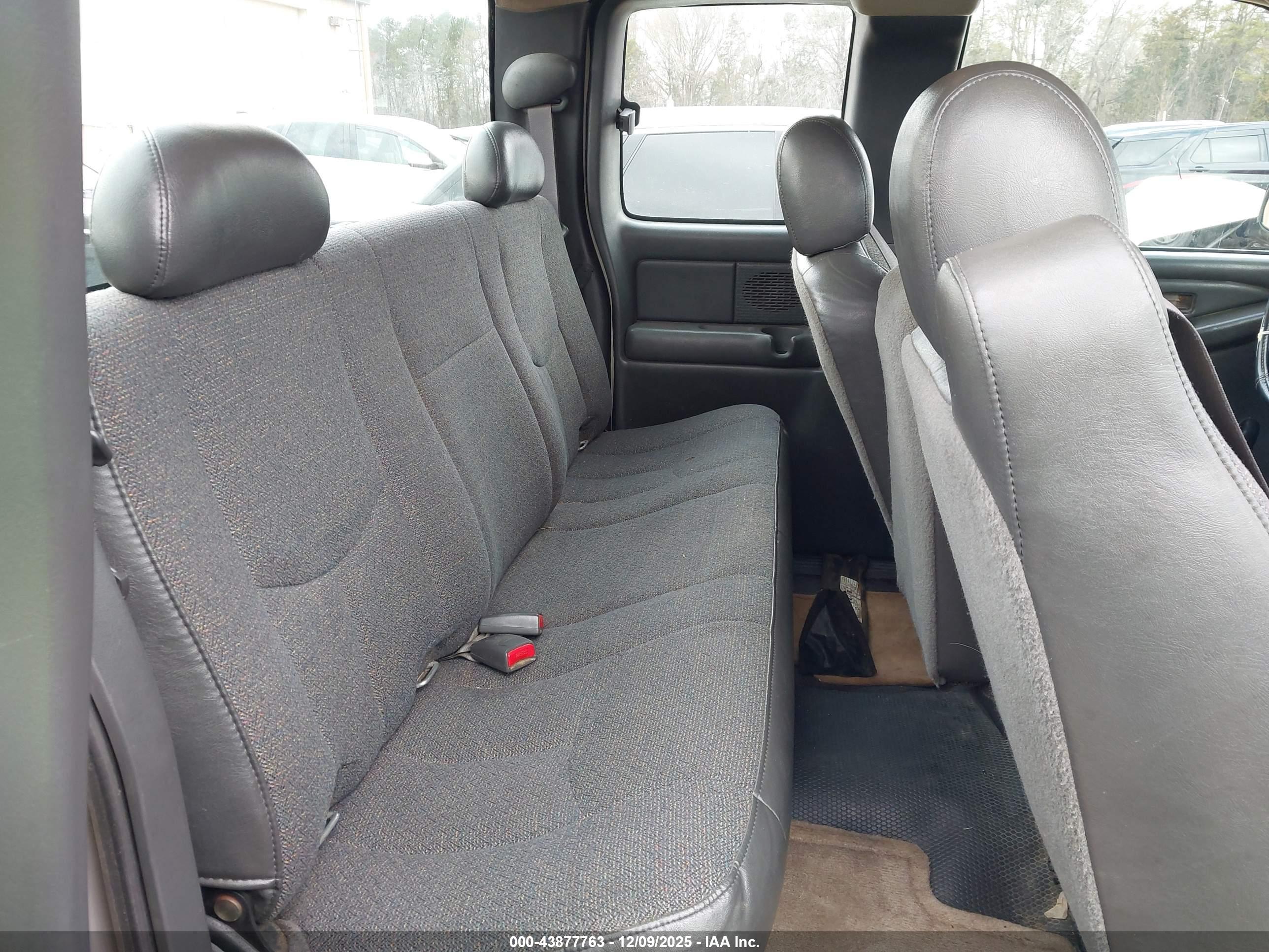 CHEVROLET SILVERADO image 8