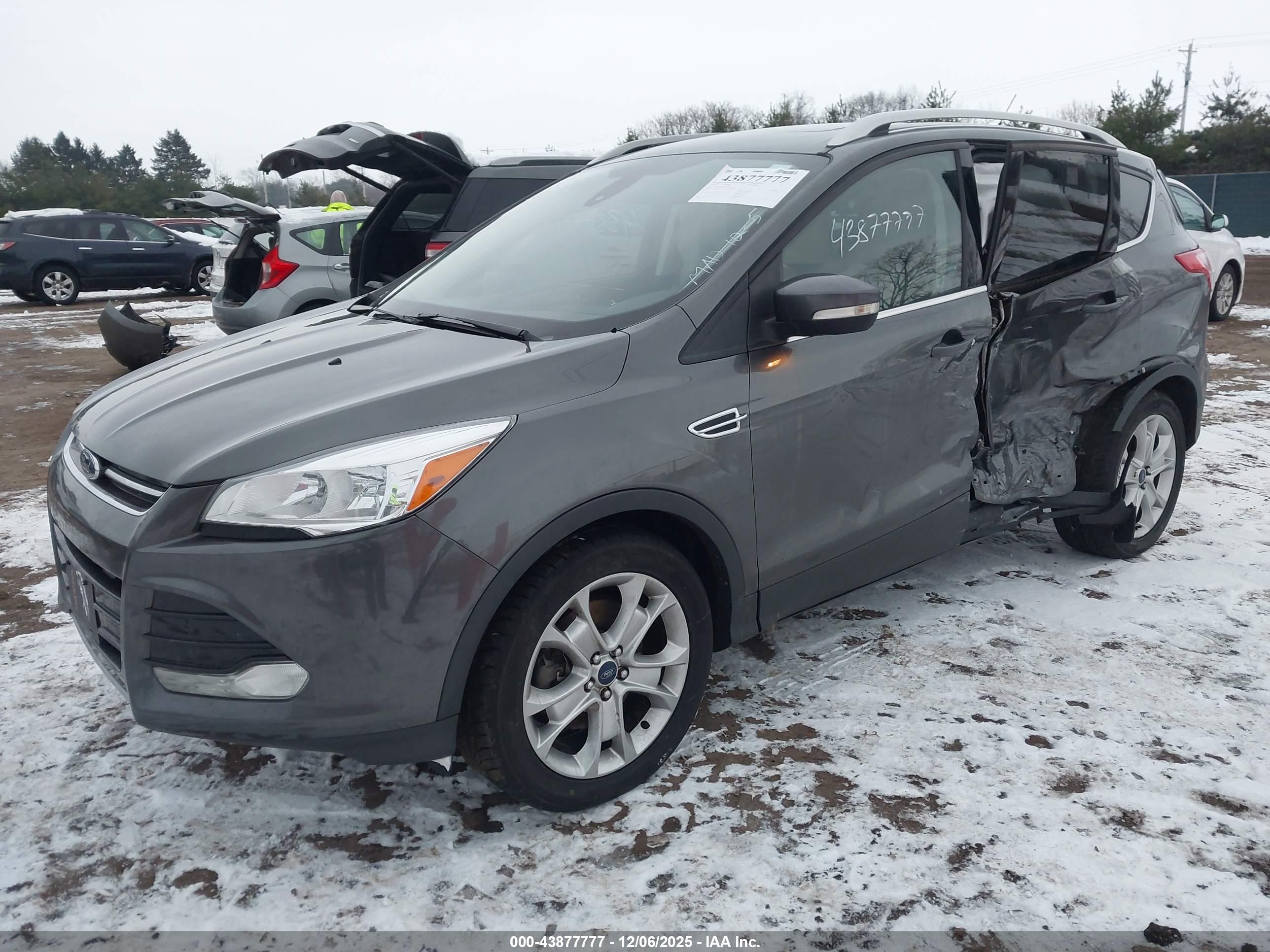 FORD ESCAPE image 2