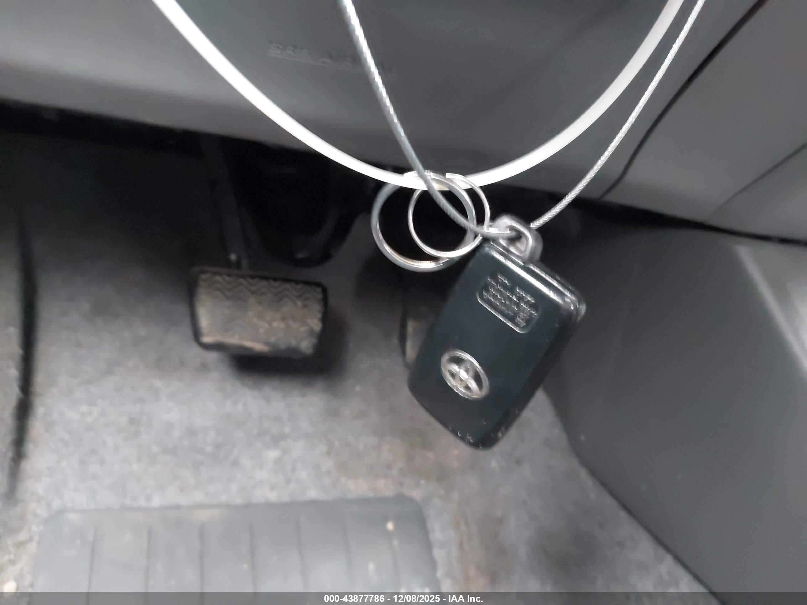 TOYOTA PRIUS image 11