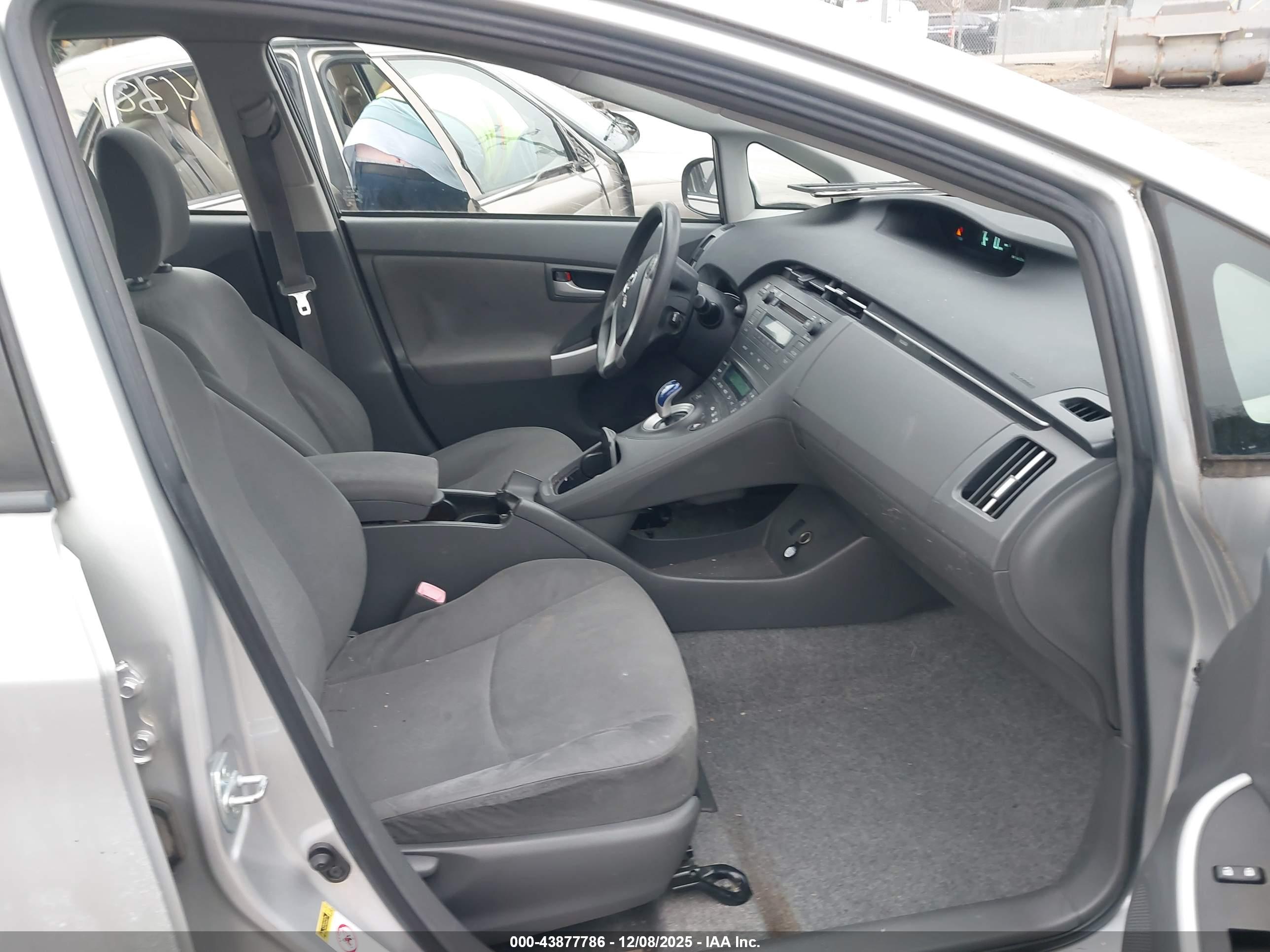 TOYOTA PRIUS image 5