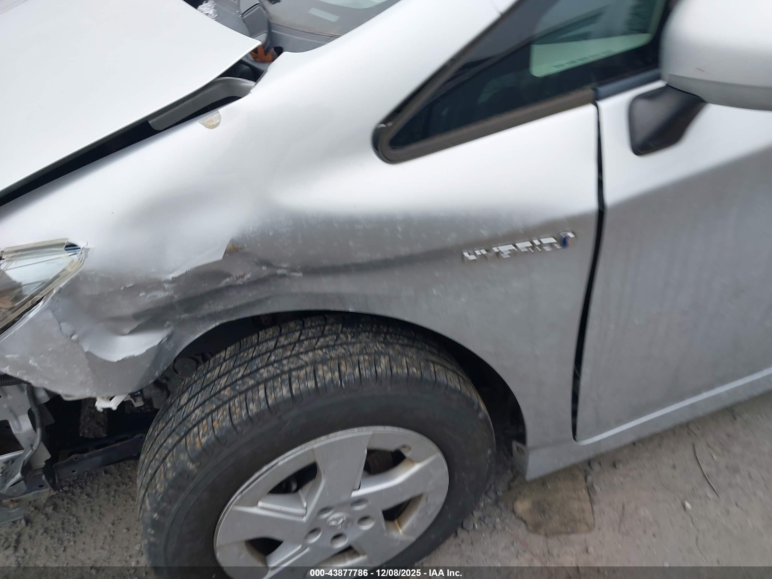 TOYOTA PRIUS image 6