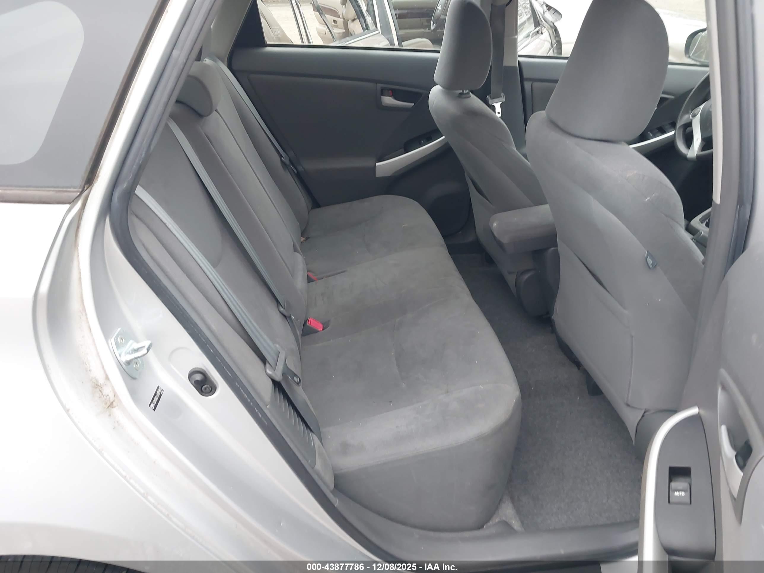 TOYOTA PRIUS image 8