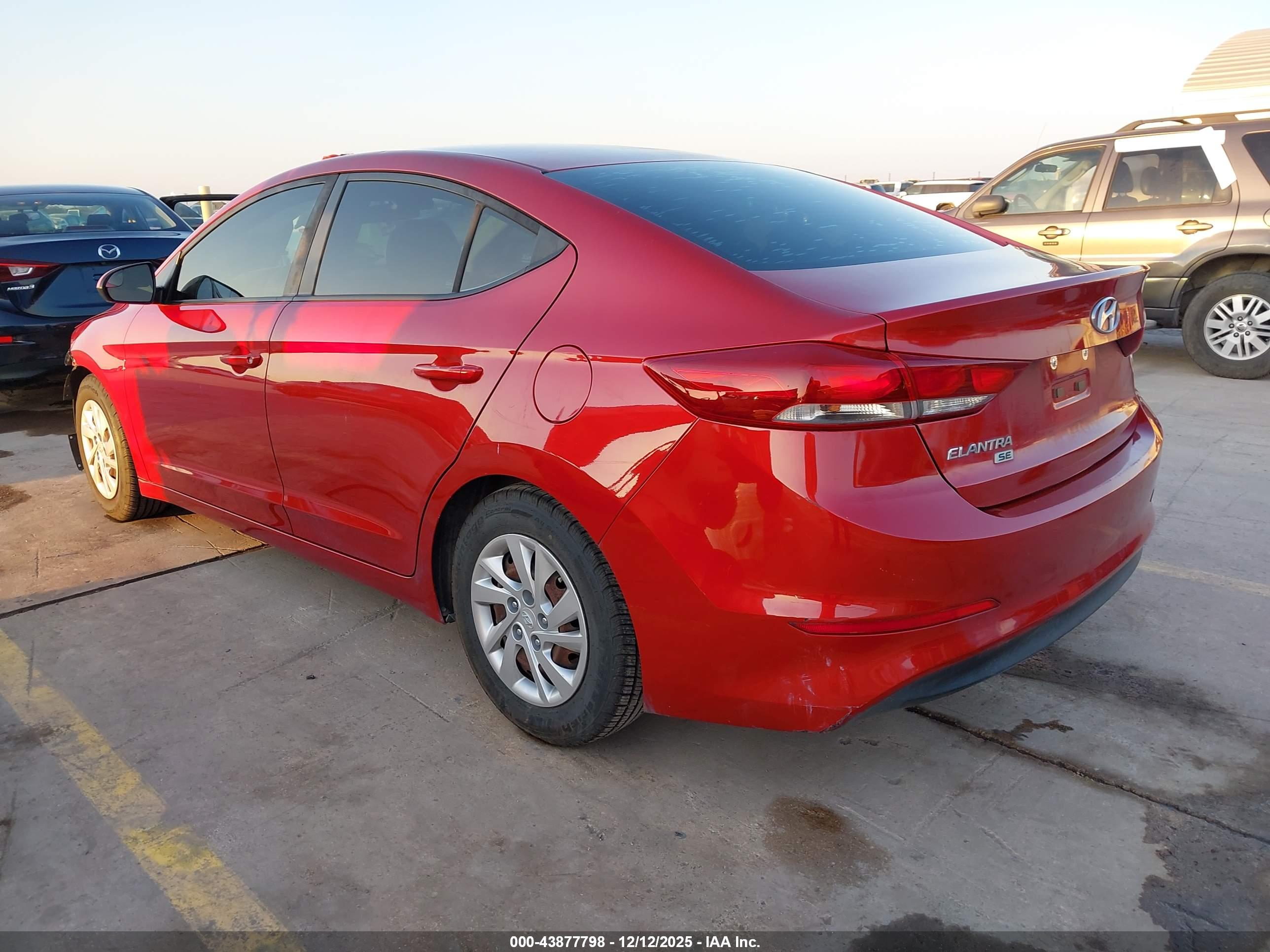 HYUNDAI ELANTRA image 3