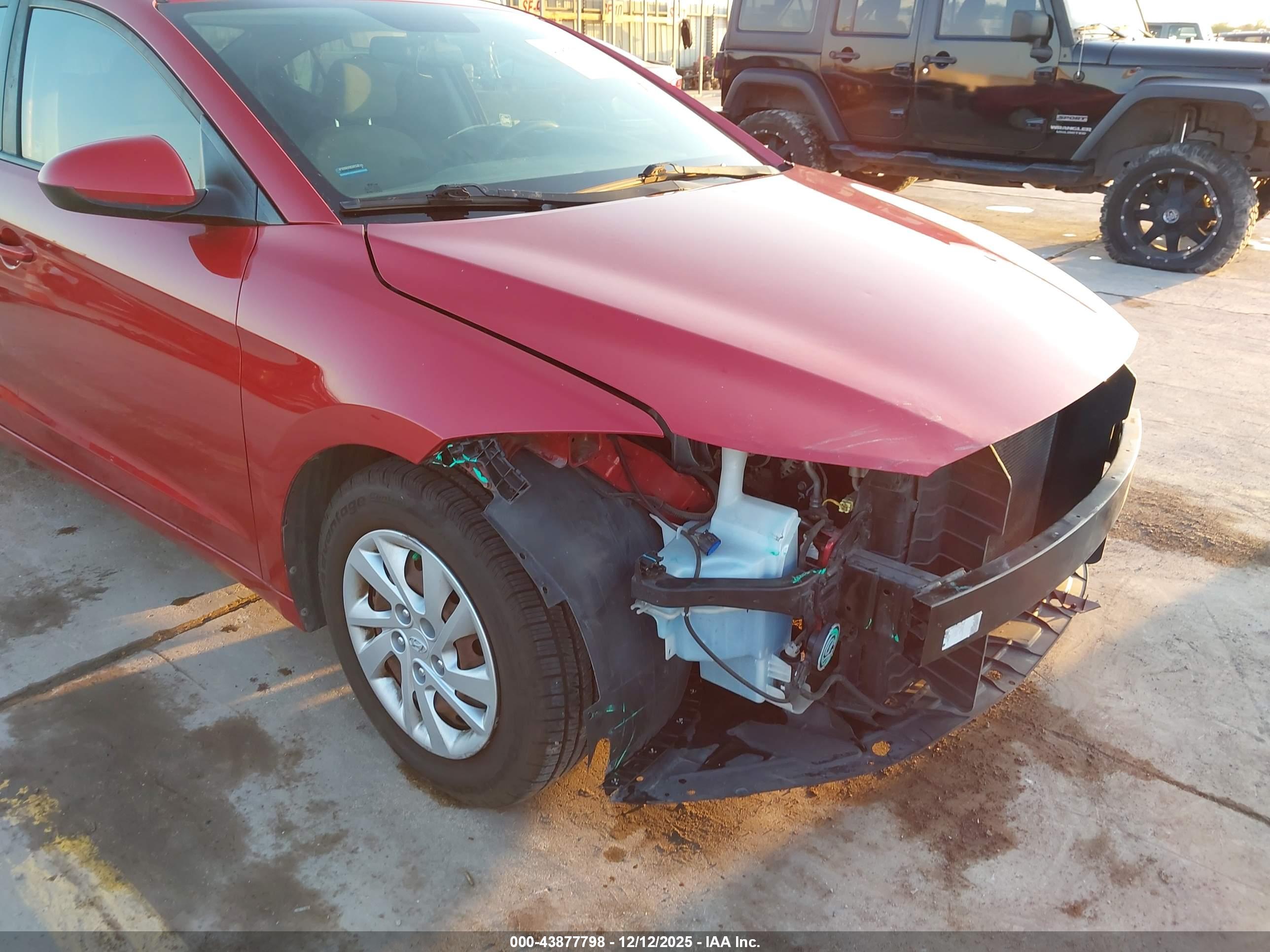 HYUNDAI ELANTRA image 6