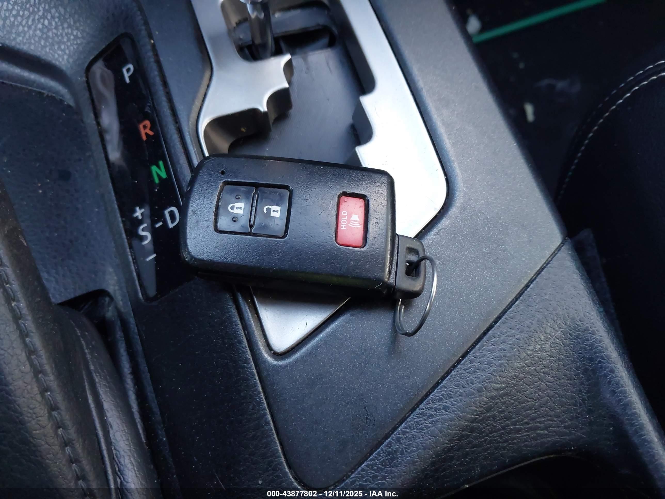 TOYOTA RAV4 image 11
