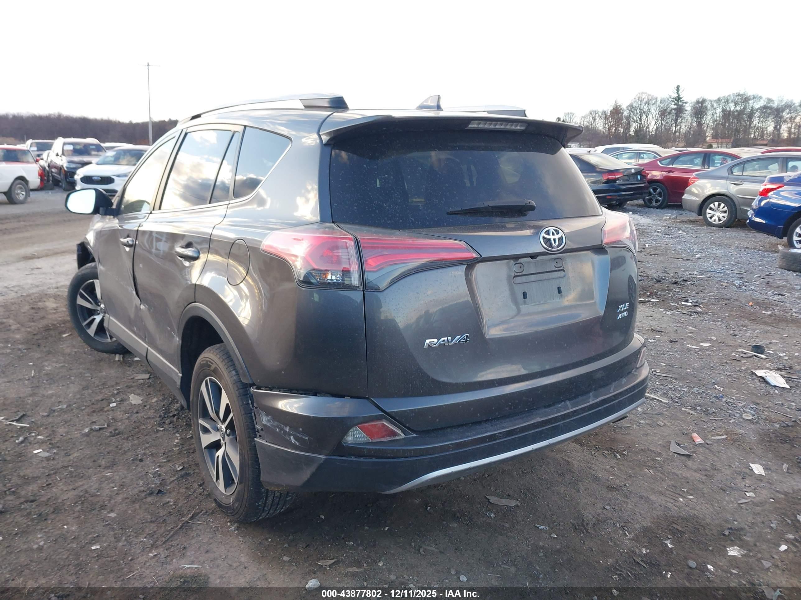 TOYOTA RAV4 image 3