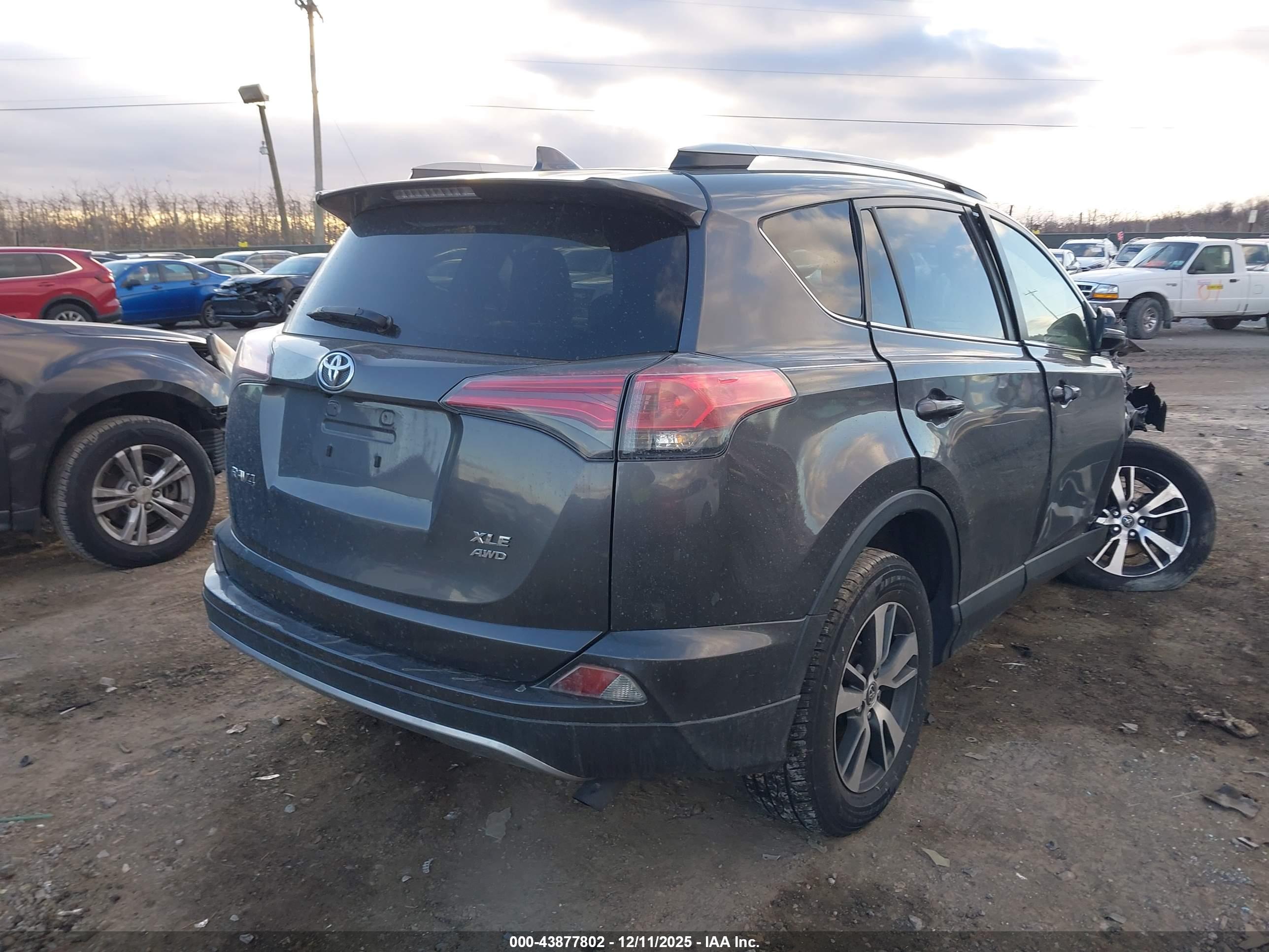 TOYOTA RAV4 image 4