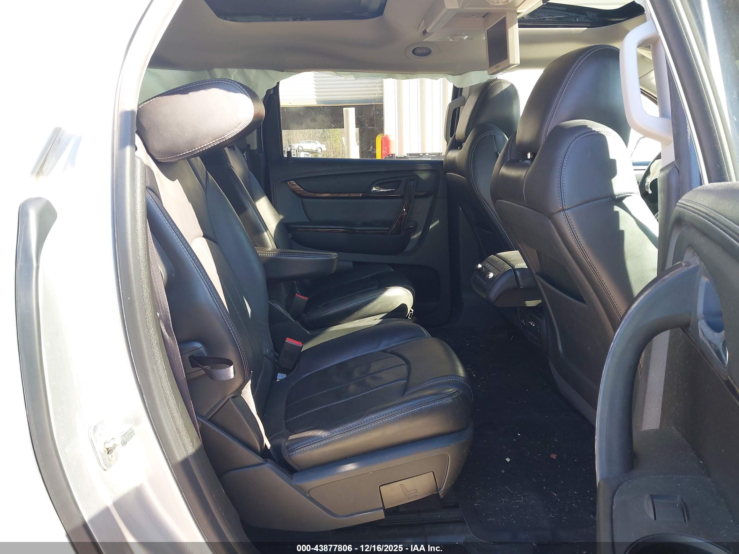 GMC ACADIA image 8