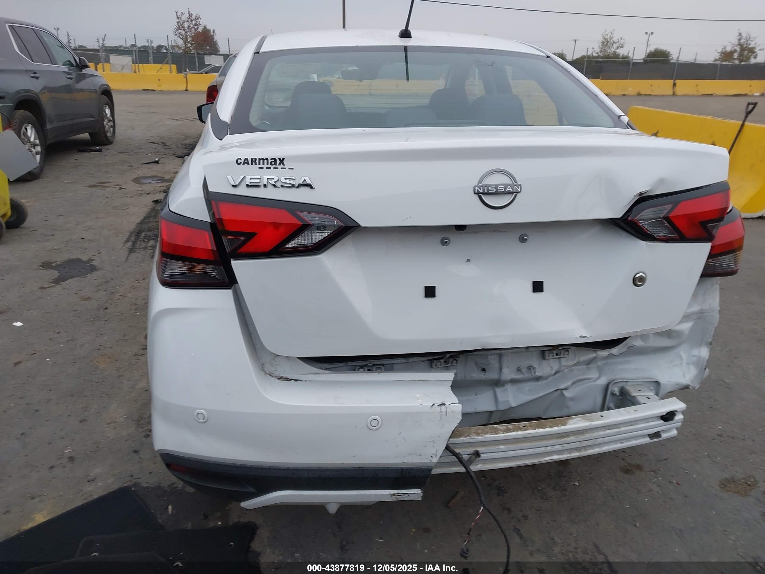 NISSAN VERSA image 6