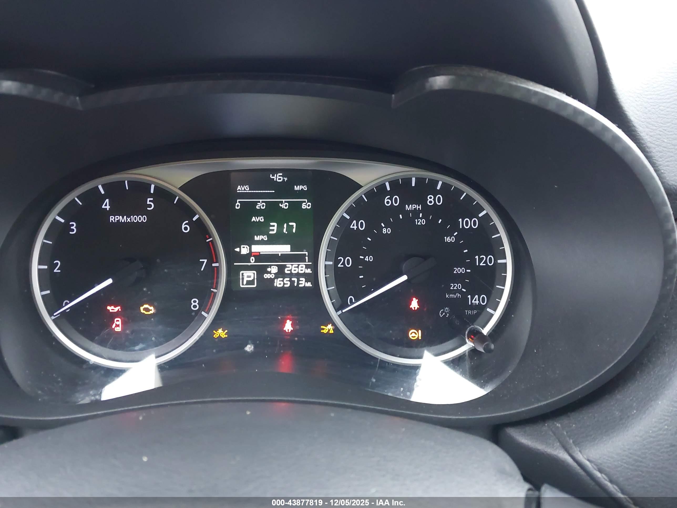 NISSAN VERSA image 7