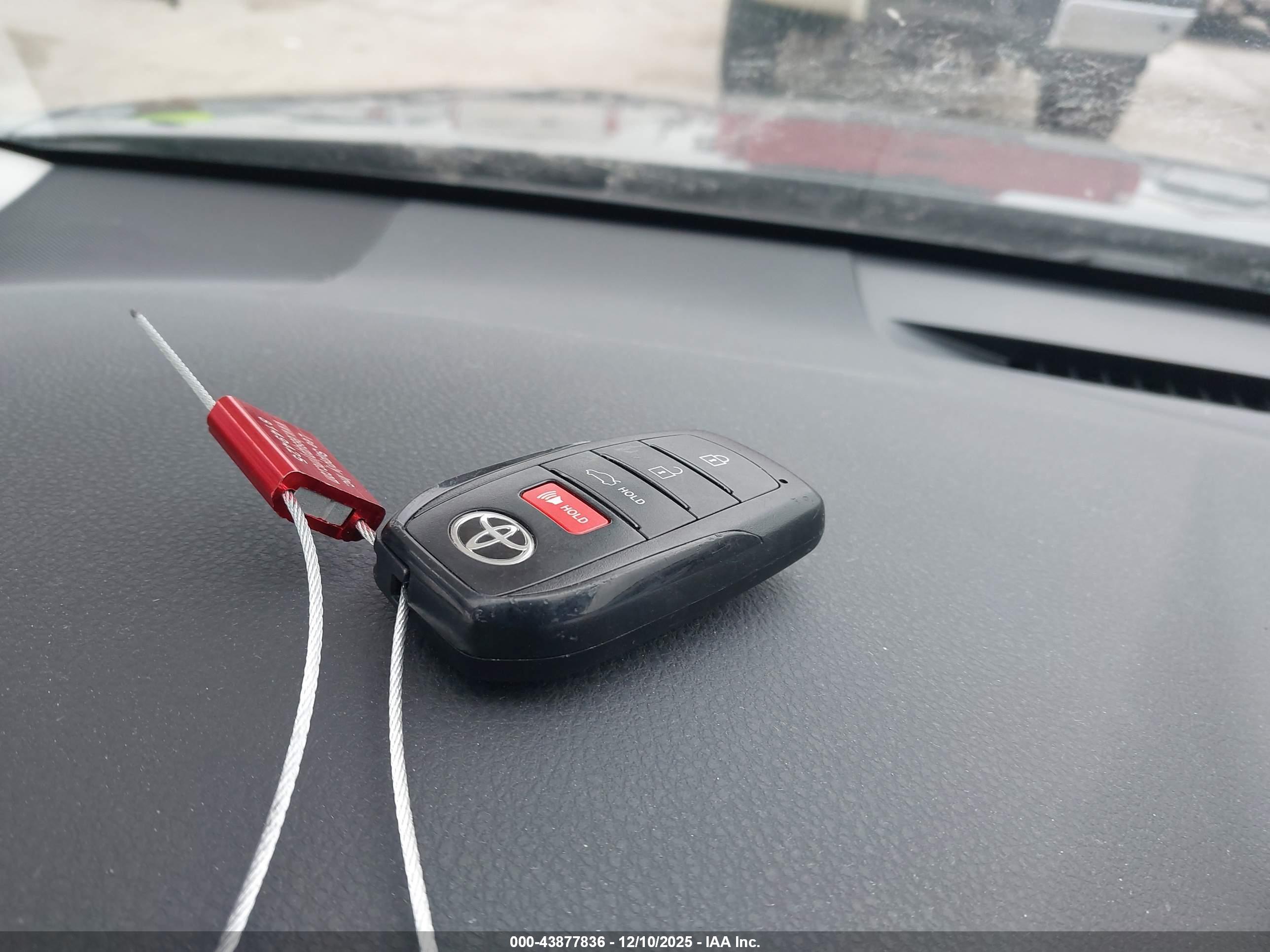 TOYOTA CAMRY image 11
