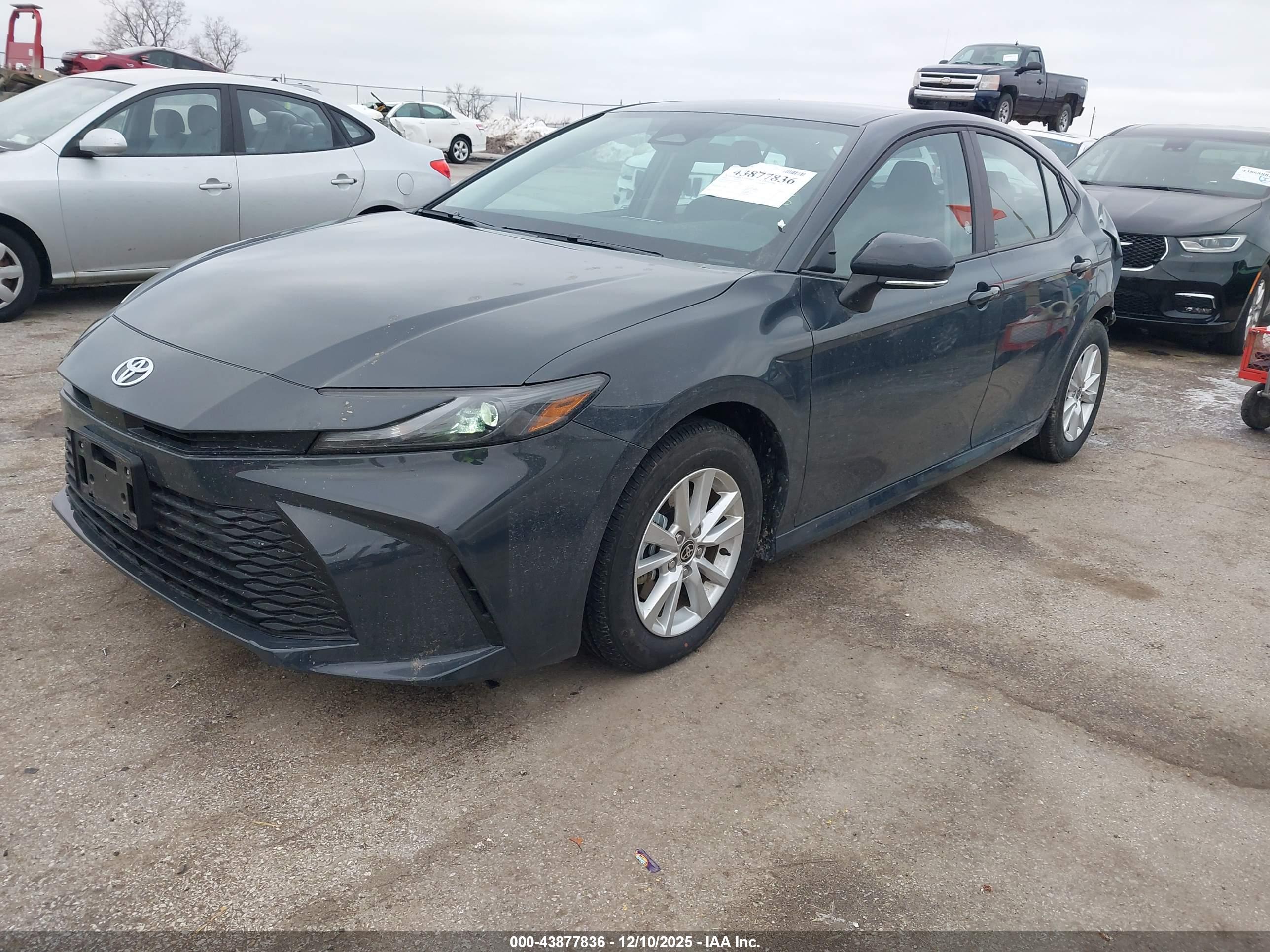 TOYOTA CAMRY image 2