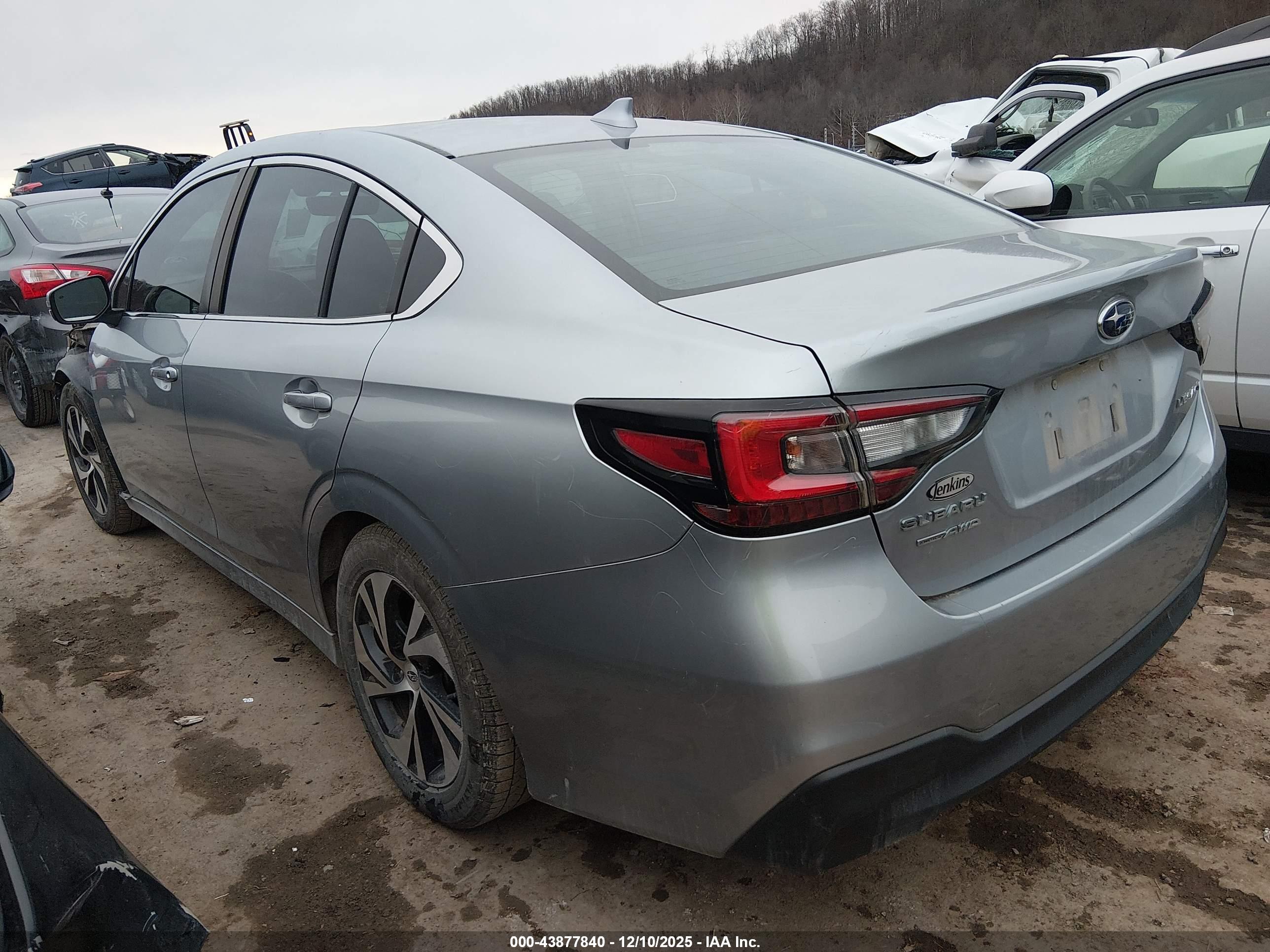 SUBARU LEGACY image 3