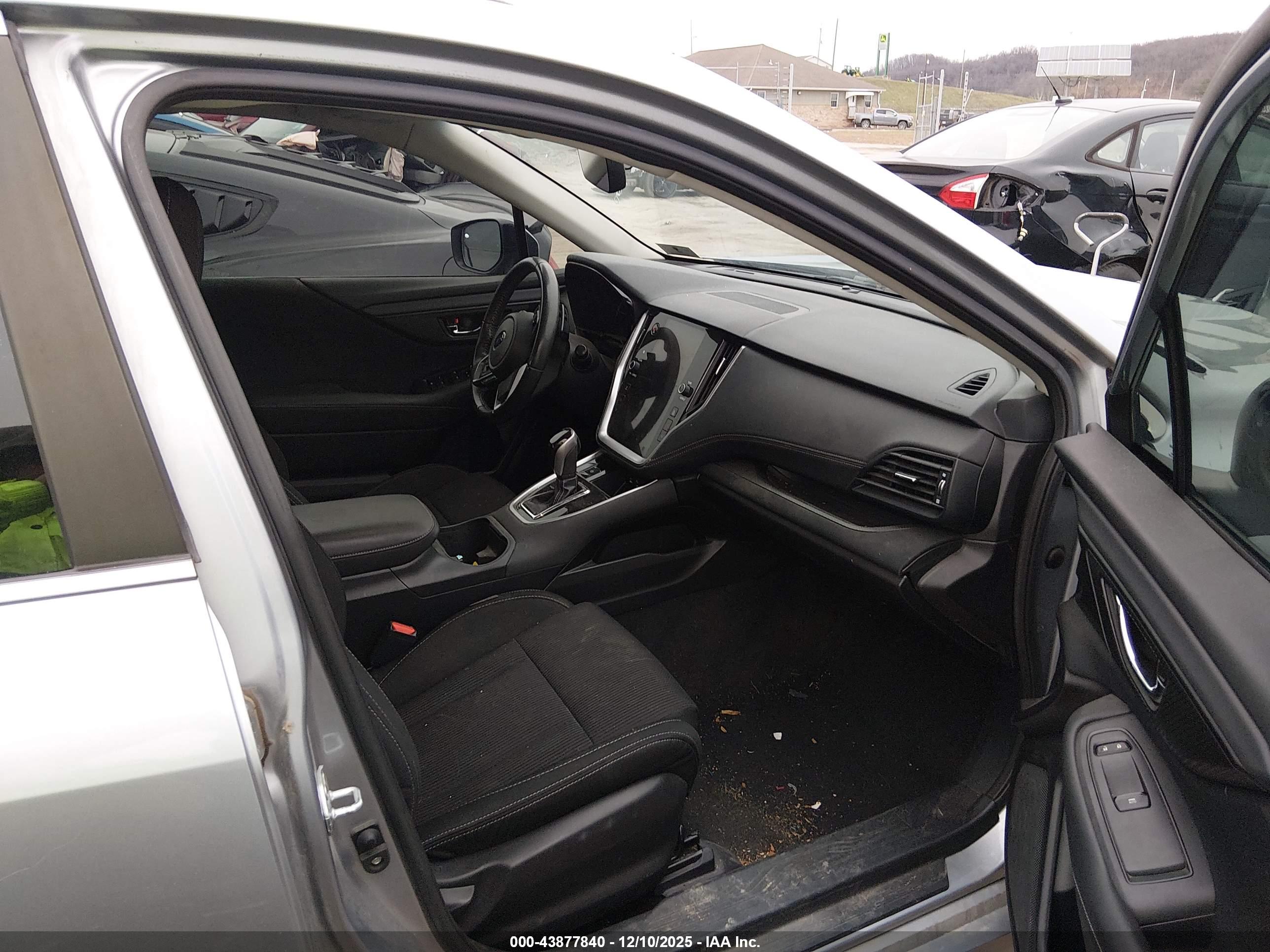 SUBARU LEGACY image 5