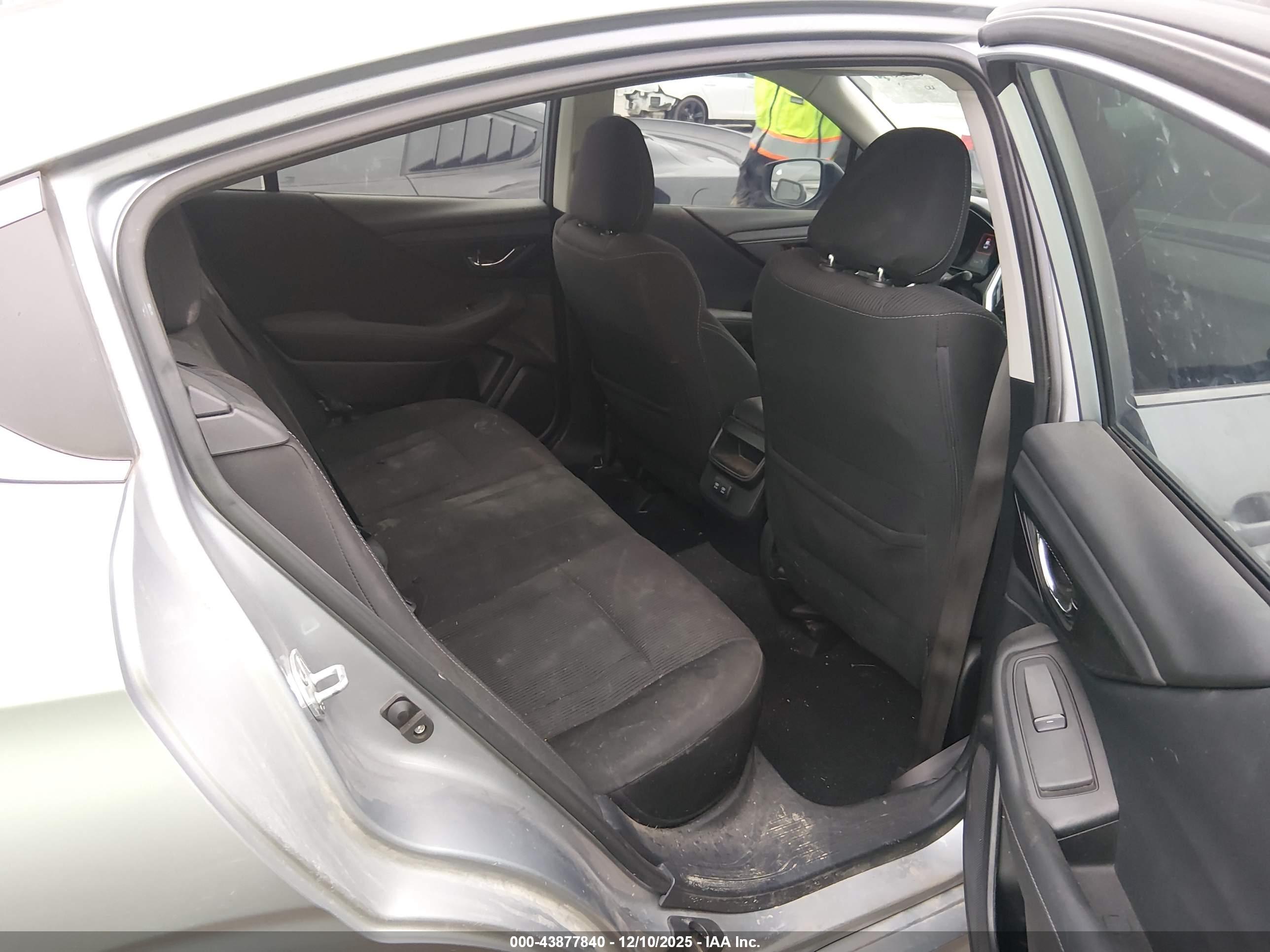 SUBARU LEGACY image 8
