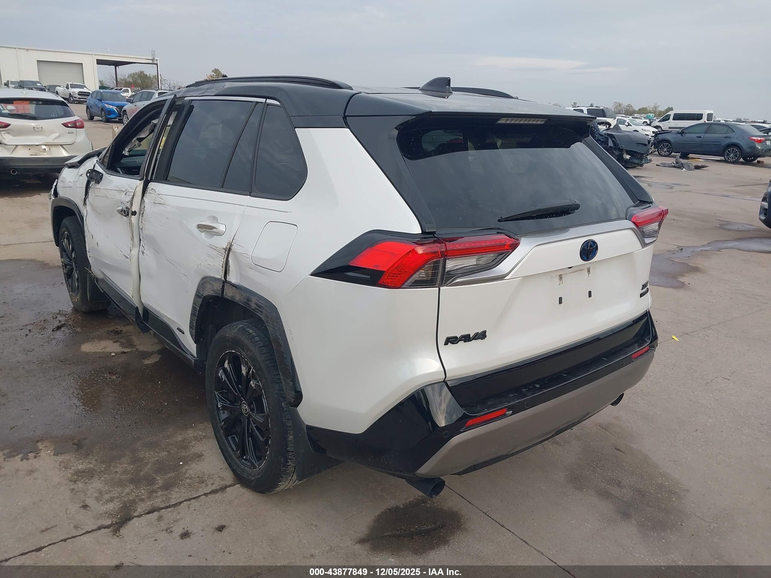 TOYOTA RAV4 image 3