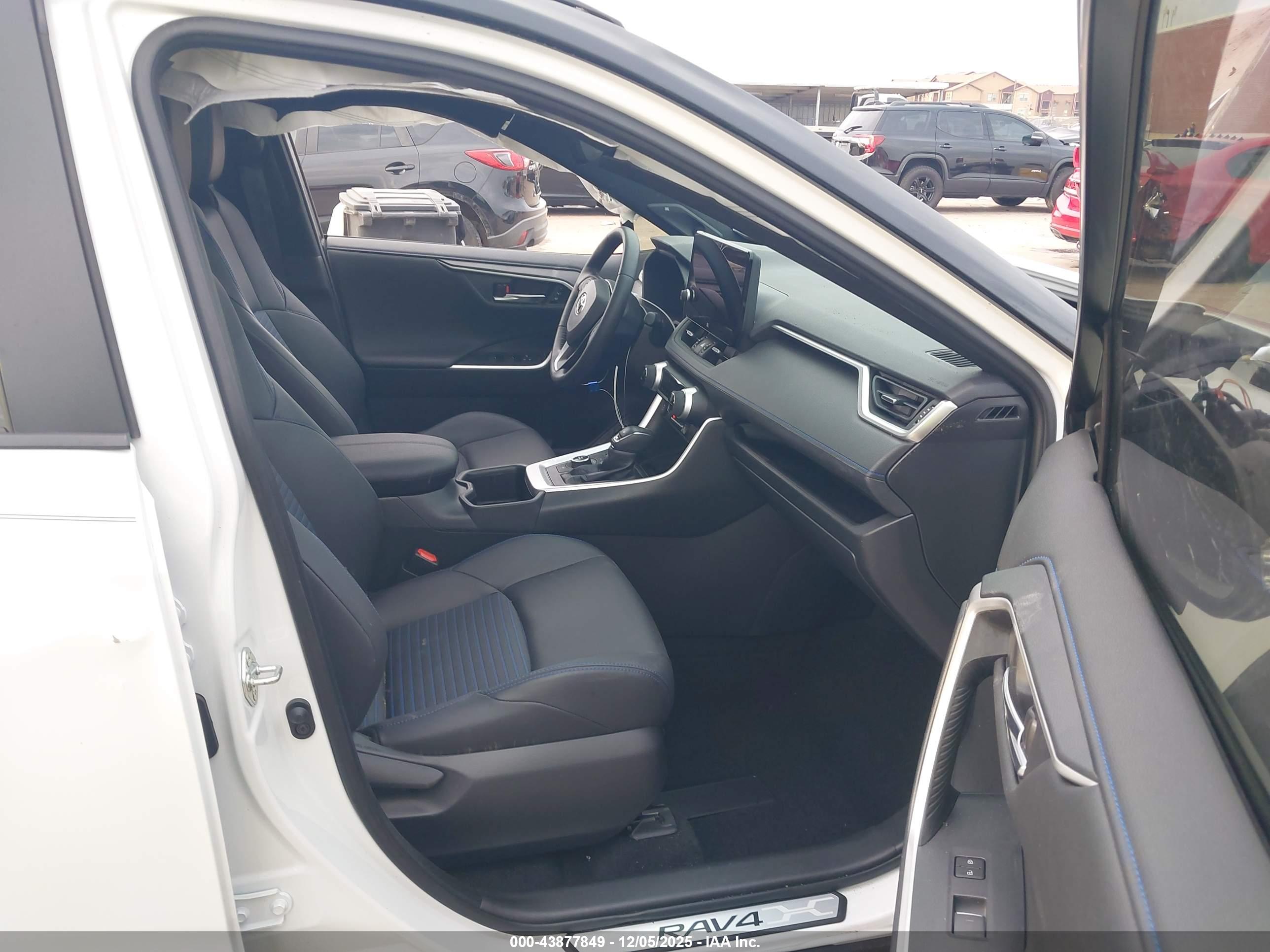 TOYOTA RAV4 image 5