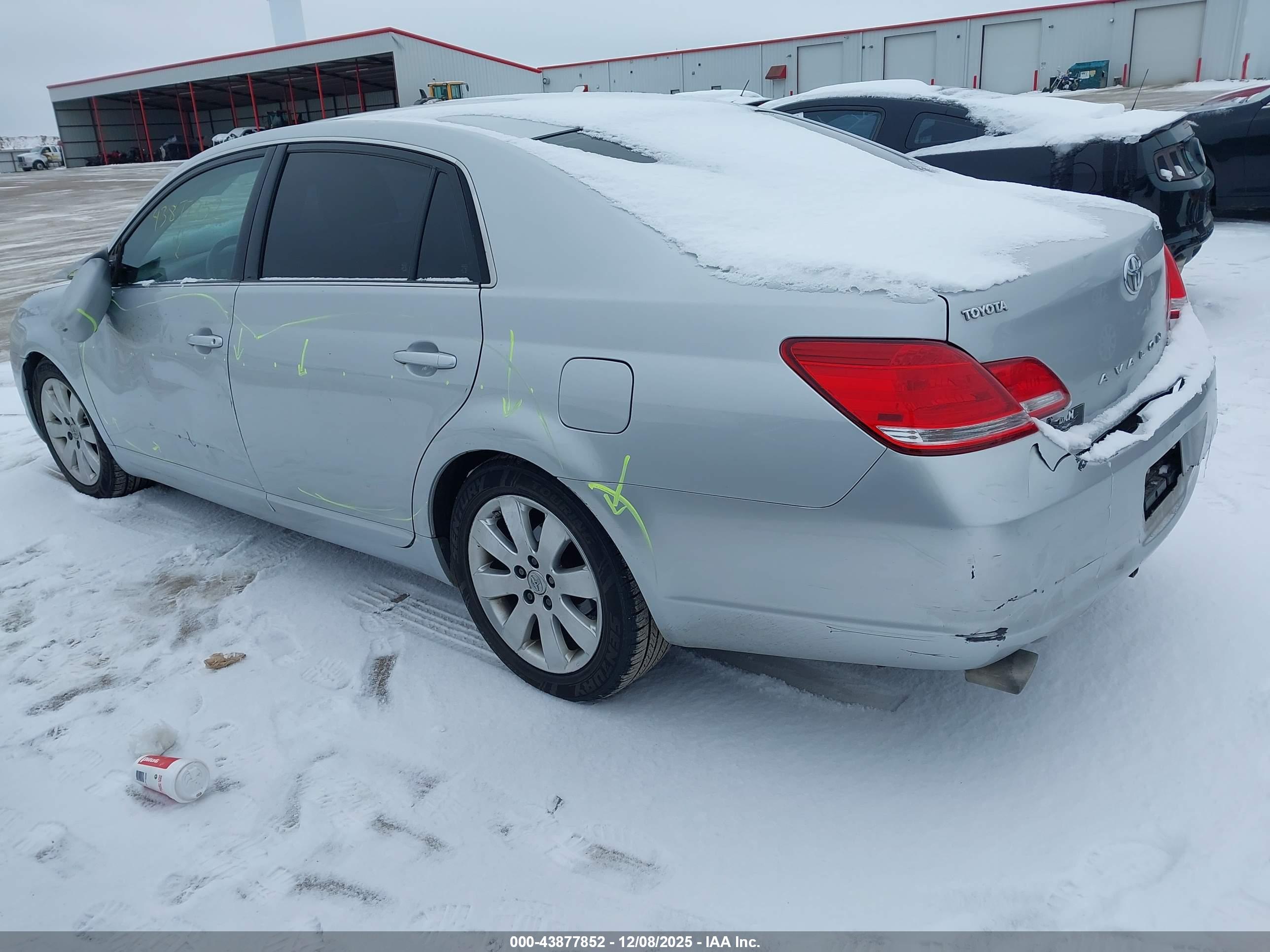 TOYOTA AVALON image 3