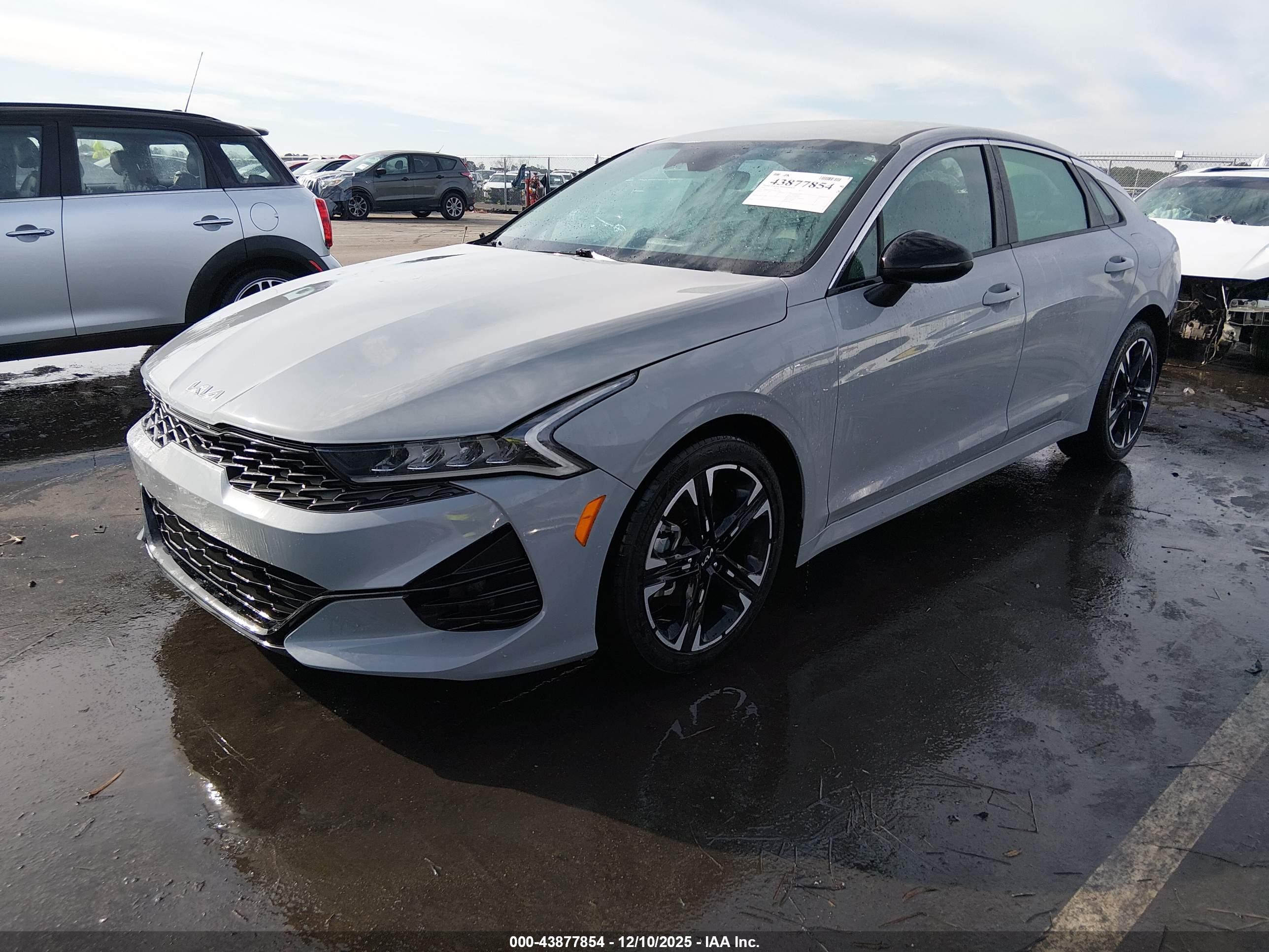 KIA K5 image 2