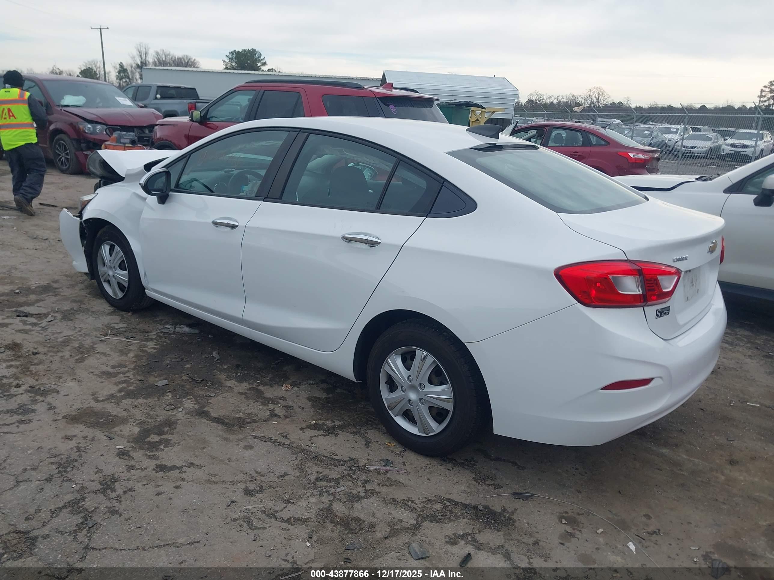 CHEVROLET CRUZE image 3